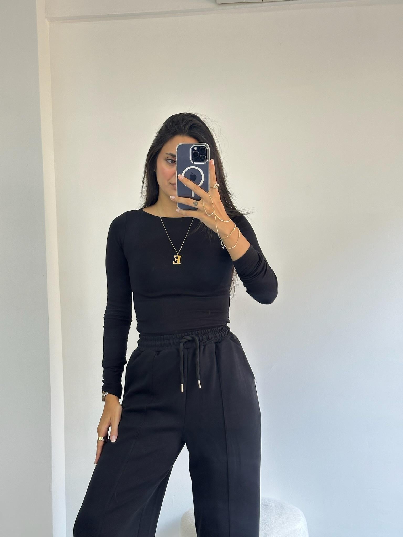 Kayık Yaka Uzun Kollu Siyah Top