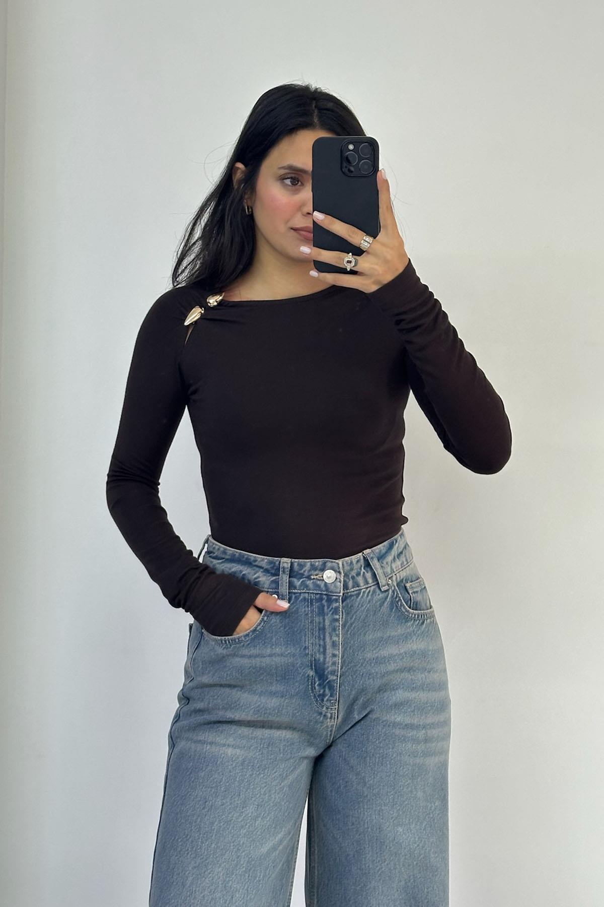 Damla Aksesuarlı Kahve Bluz