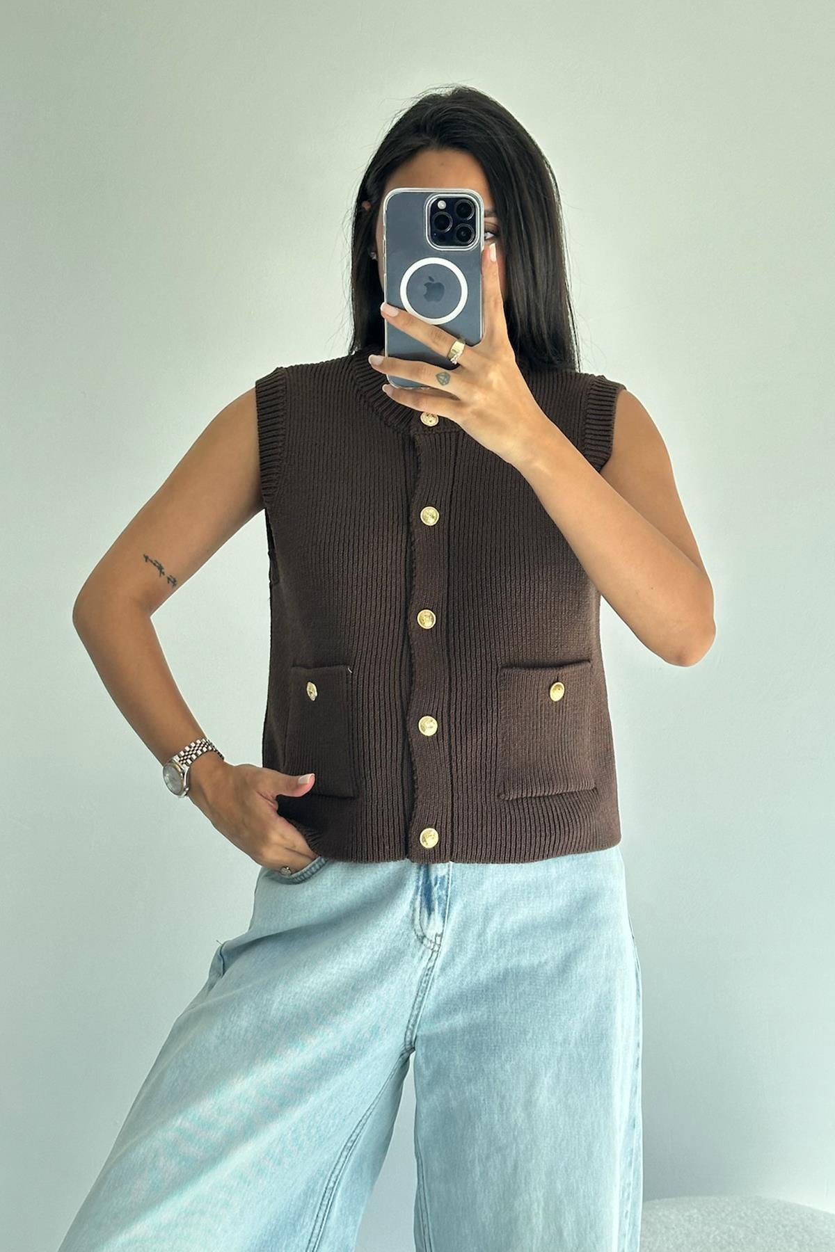 Bisiklet Yaka Kahverengi Cepli Düğmeli Triko Yelek