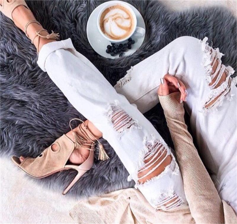 Beyaz Bol Yırtıklı Boyfriend Jean