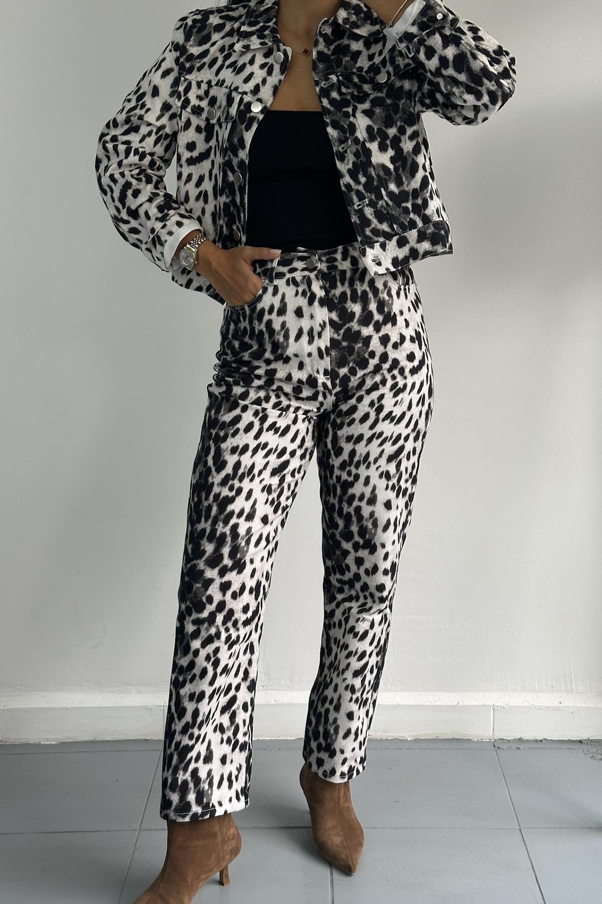Leopar Desenli Siyah Pantolon