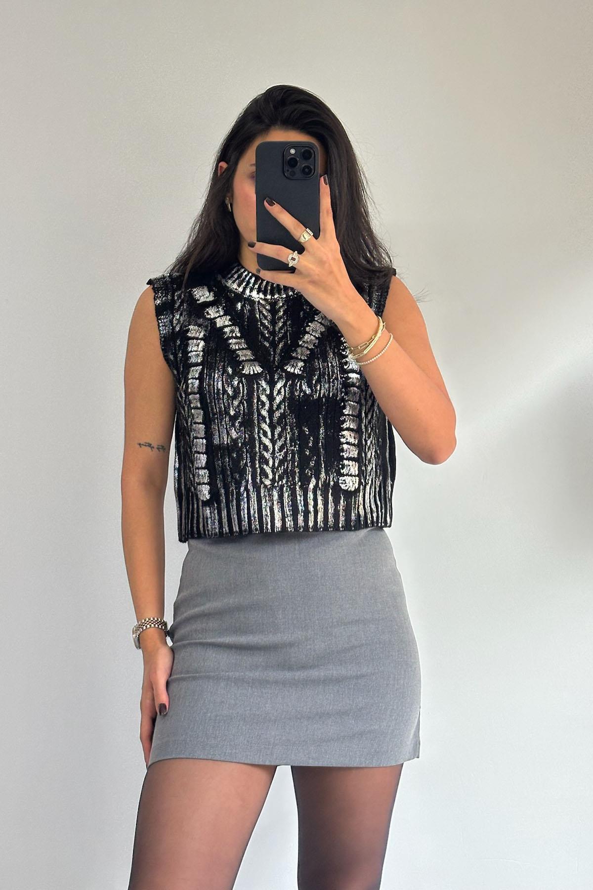 Varaklı Siyah Süveter