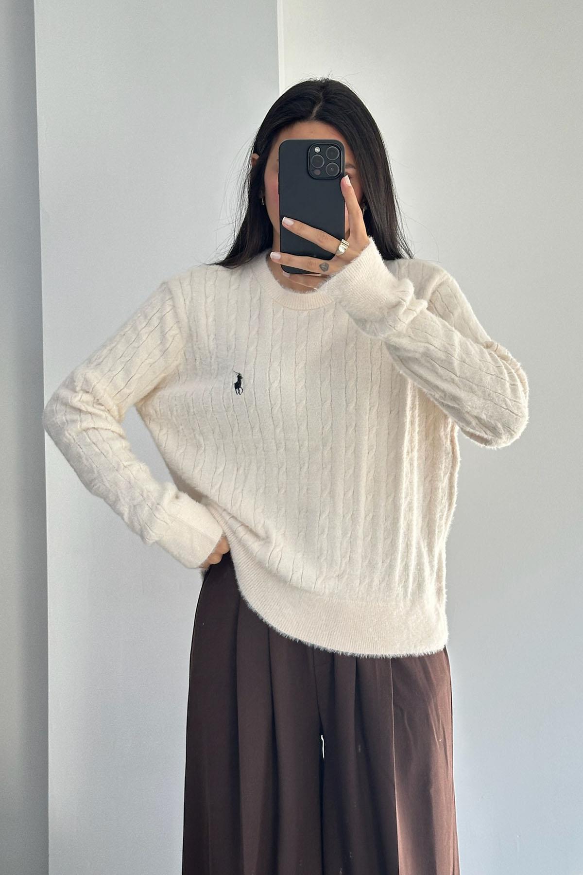 Yumuşak Dokulu Krem Kazak 