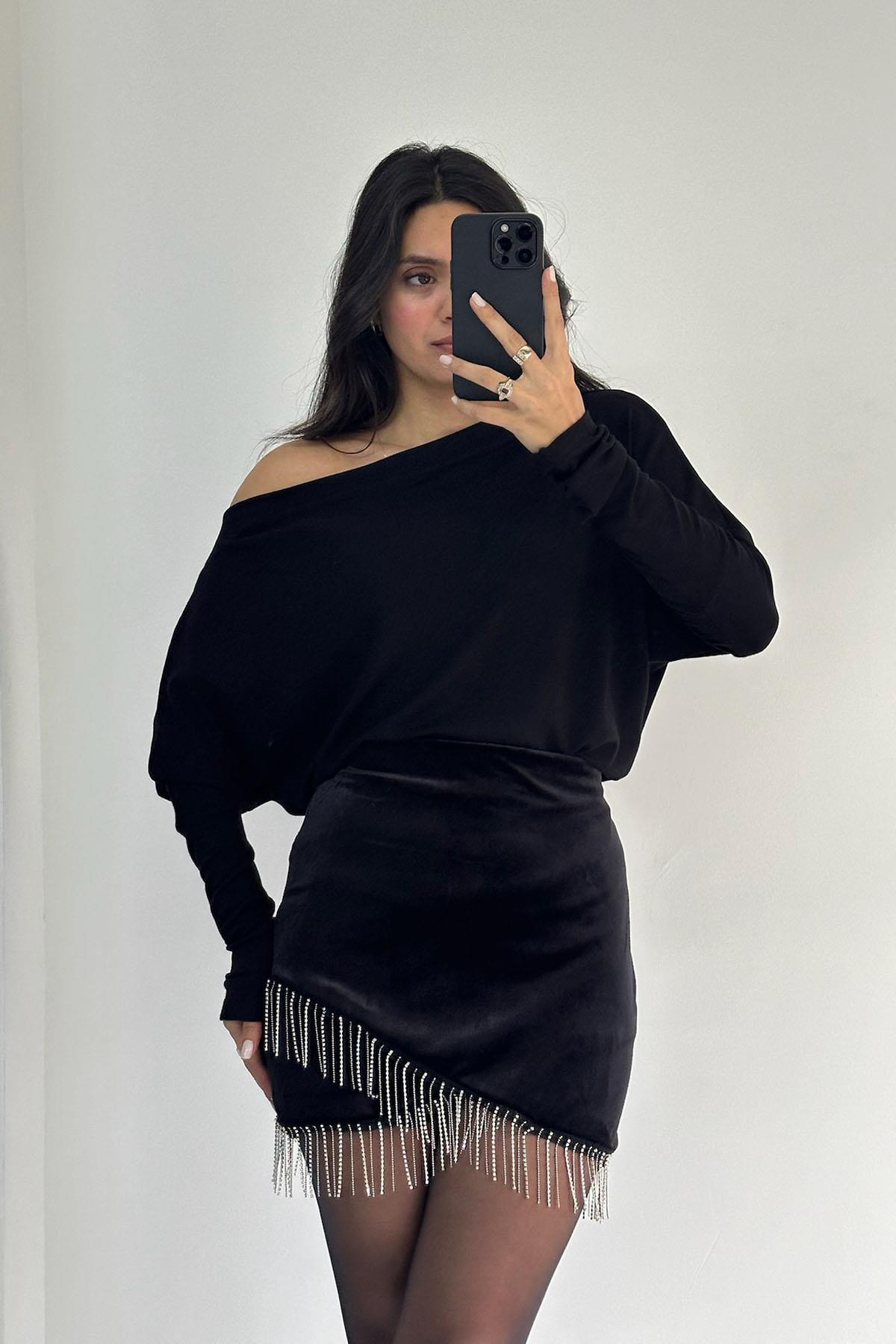 Omzu Düşük Siyah Bluz