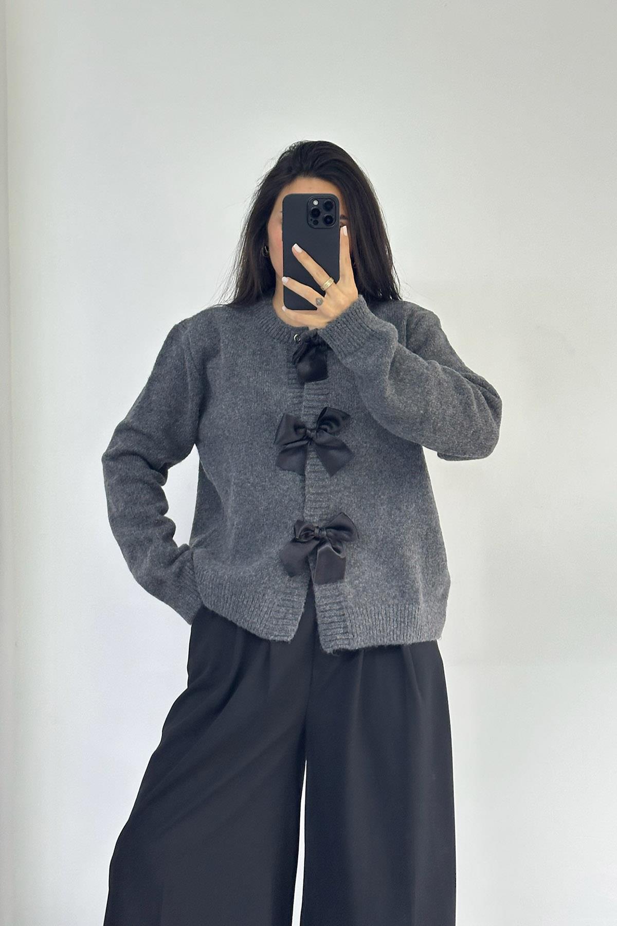 Fiyonk Aksesuarlı Antrasit Hırka