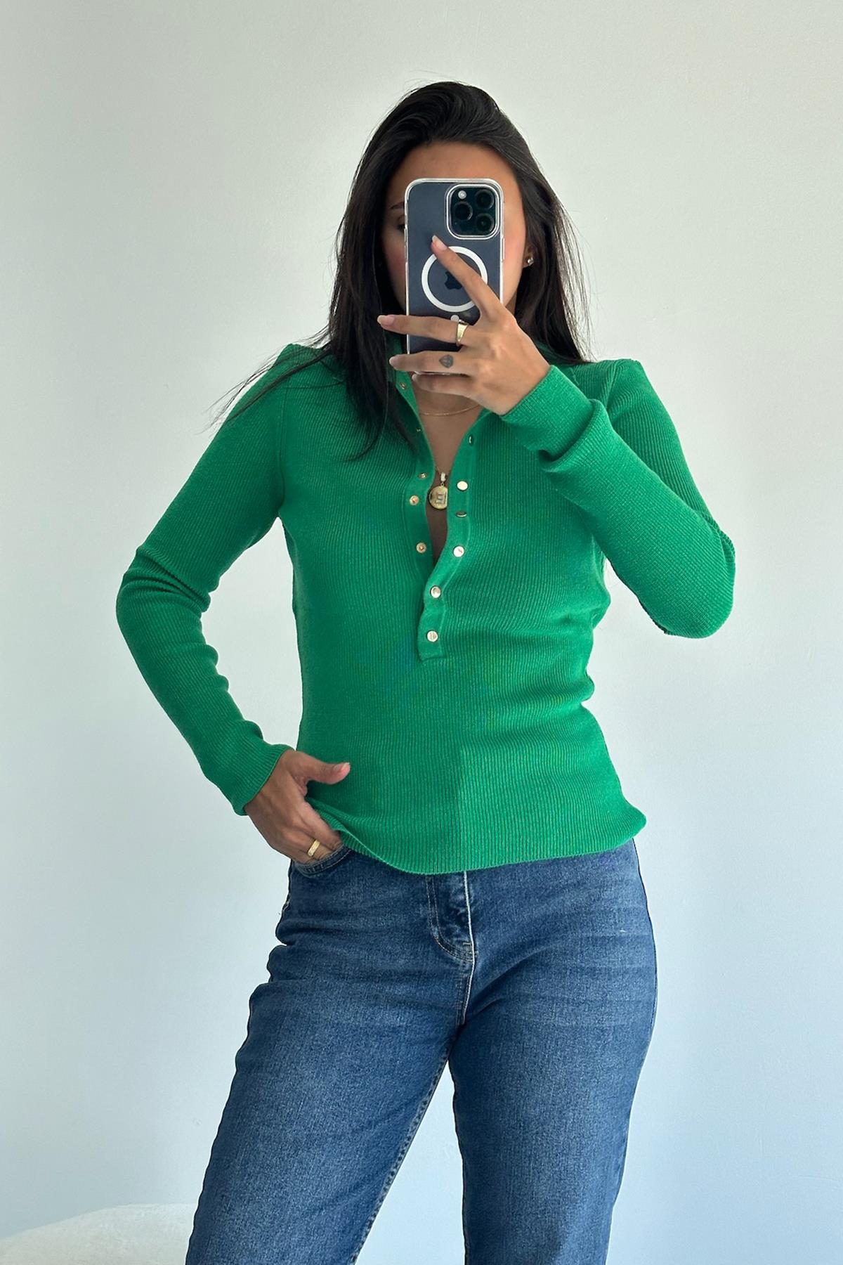 Dik Yaka Çıtçıtlı Yeşil Triko Kazak