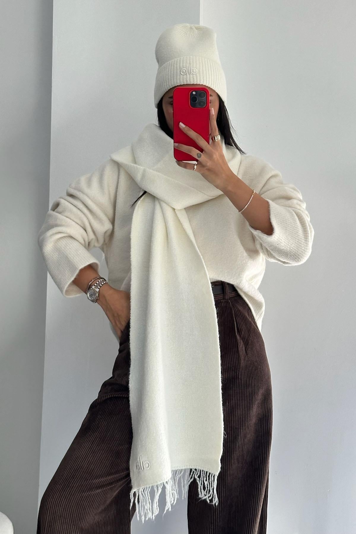 Logo Detaylı Ekru Atkı-Bere