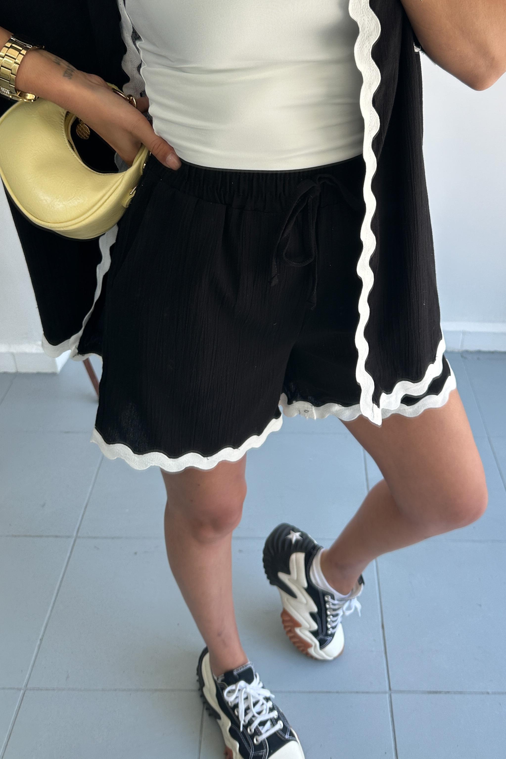 Su Yolu Taşı Dantel Detay Gömlek Siyah Şort Takım