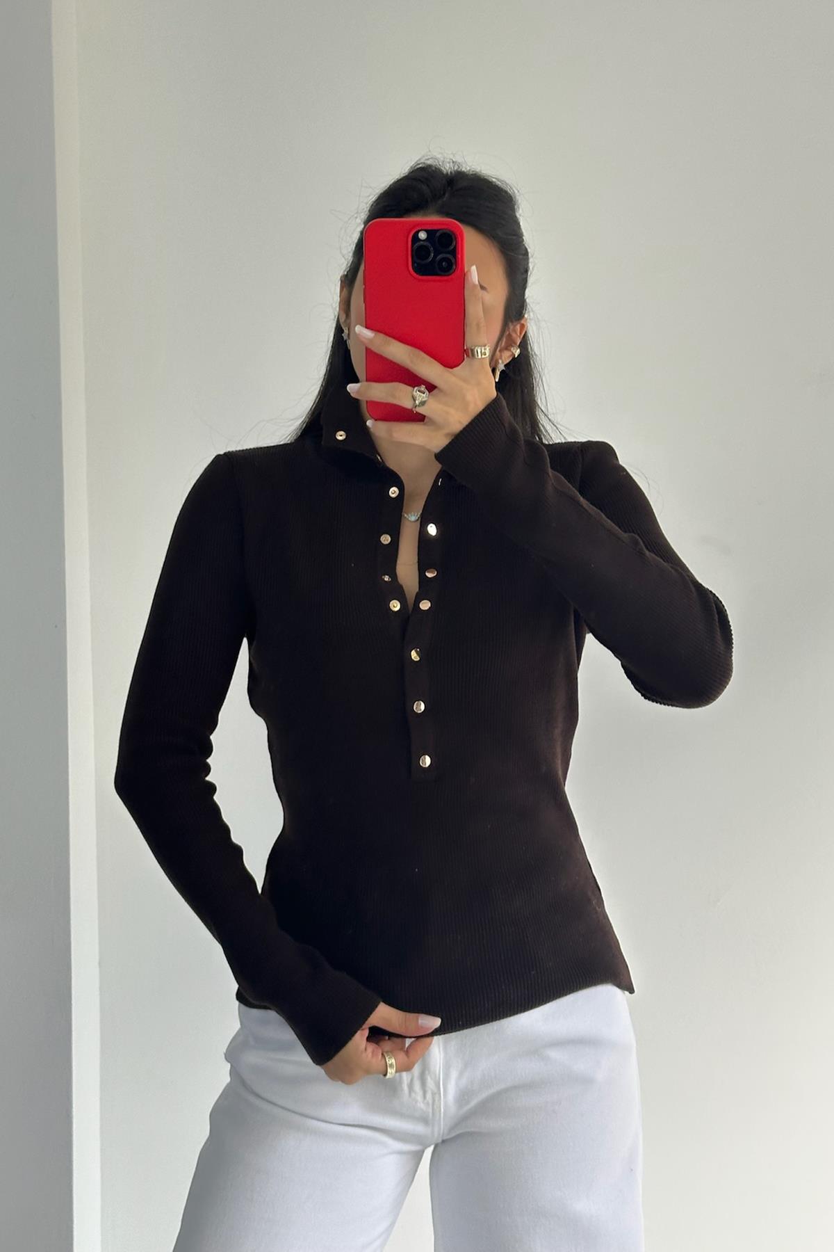 Dik Yaka Çıtçıtlı Orta Kahve Triko Kazak