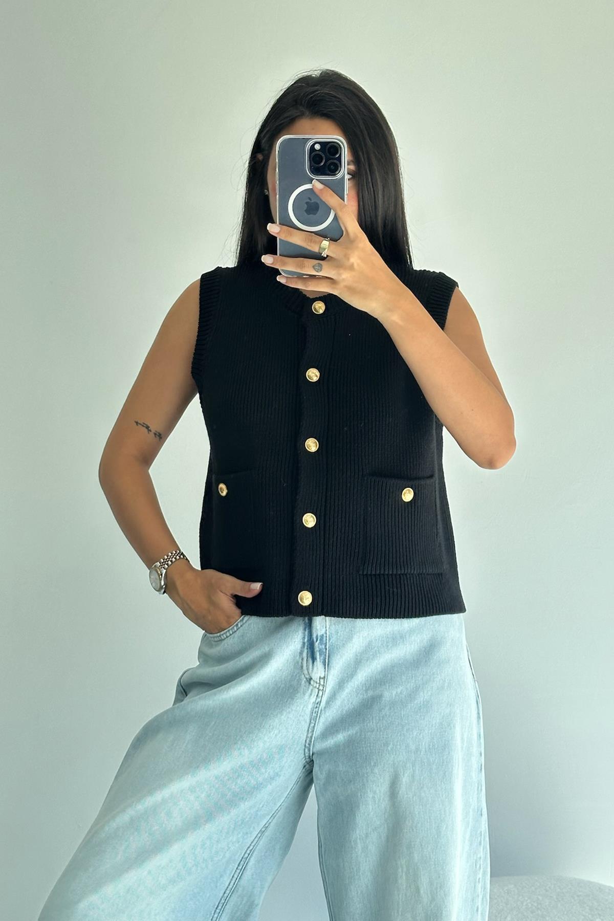 Bisiklet Yaka Siyah Cepli Düğmeli Triko Yelek