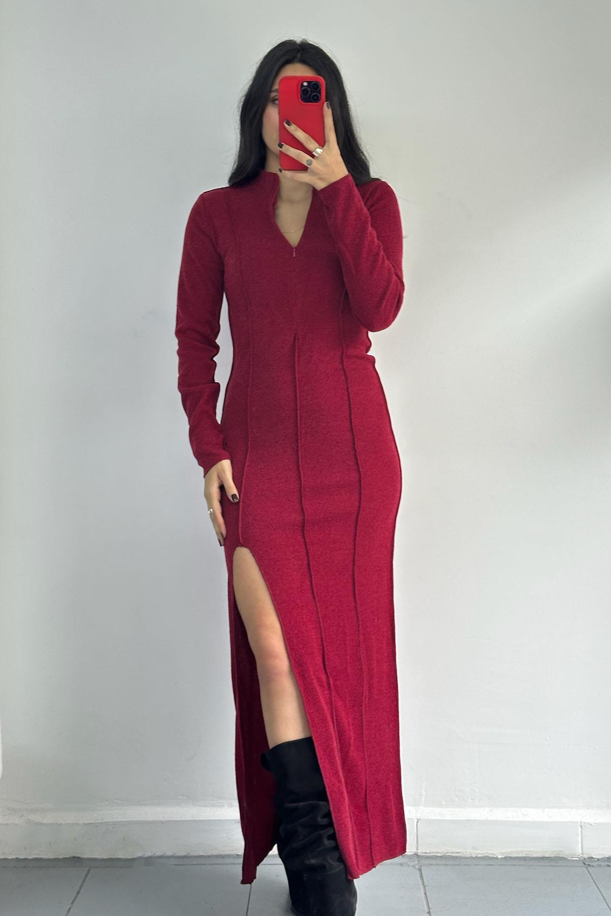 Dik Yaka Fermuarlı Vücuda Oturan Yırtmaçlı Bordo Uzun Elbise 