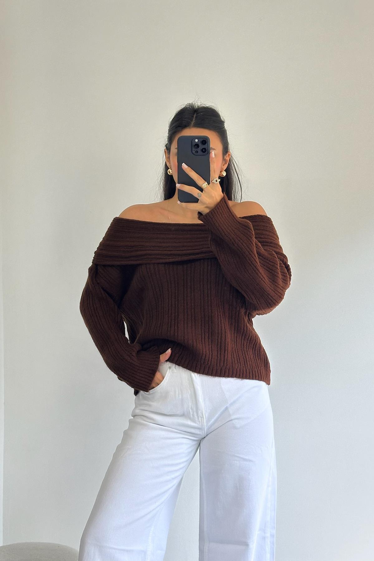 Degaje Yaka Acı Kahve Kazak