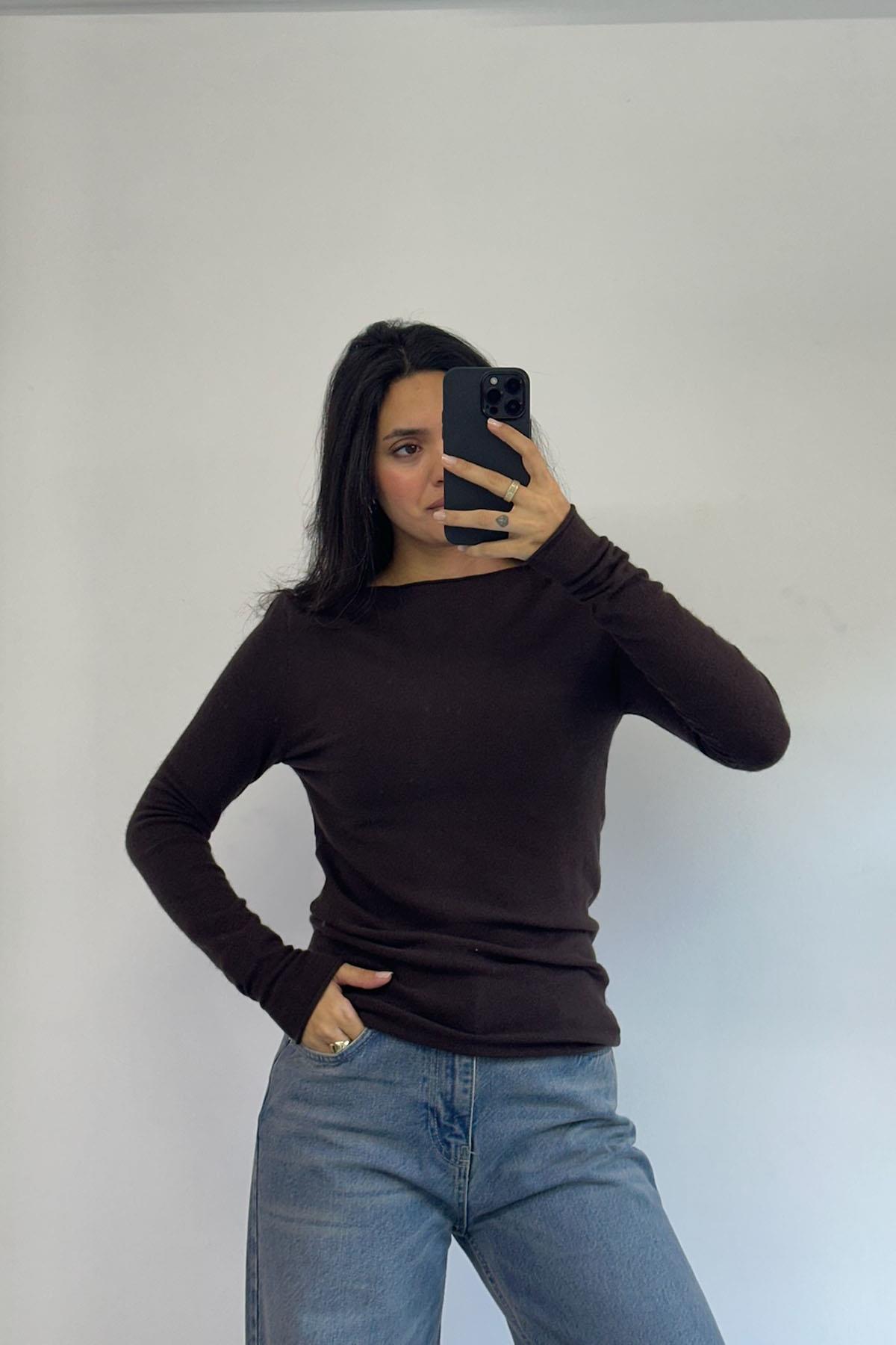 Kayık Yaka Kaşmirli Koyu Kahve Triko Kazak