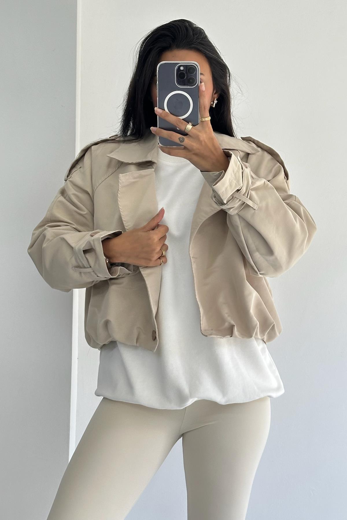 Önü Düğmeli Astarlı Taş Kısa Trençkot