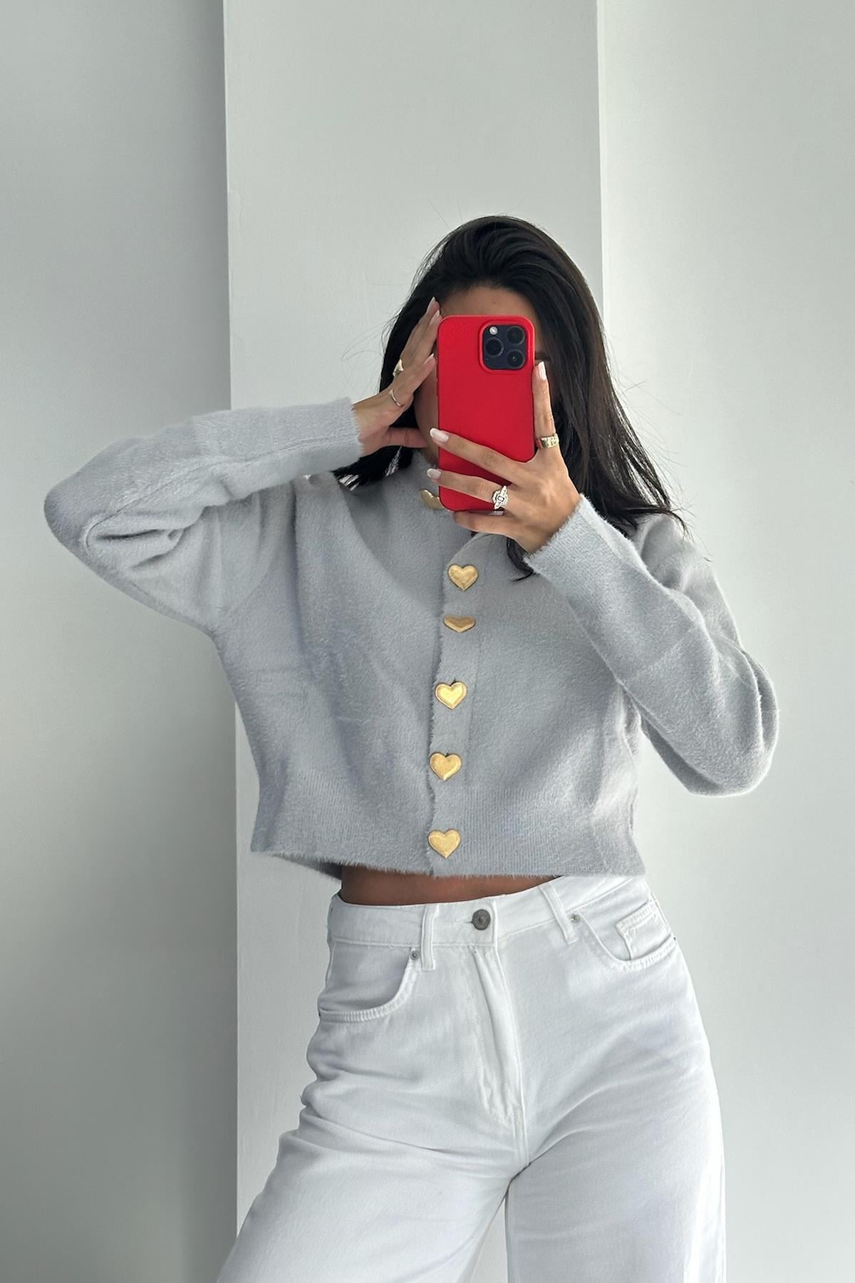 Kalp Düğmeli Gri Yumoş Hırka