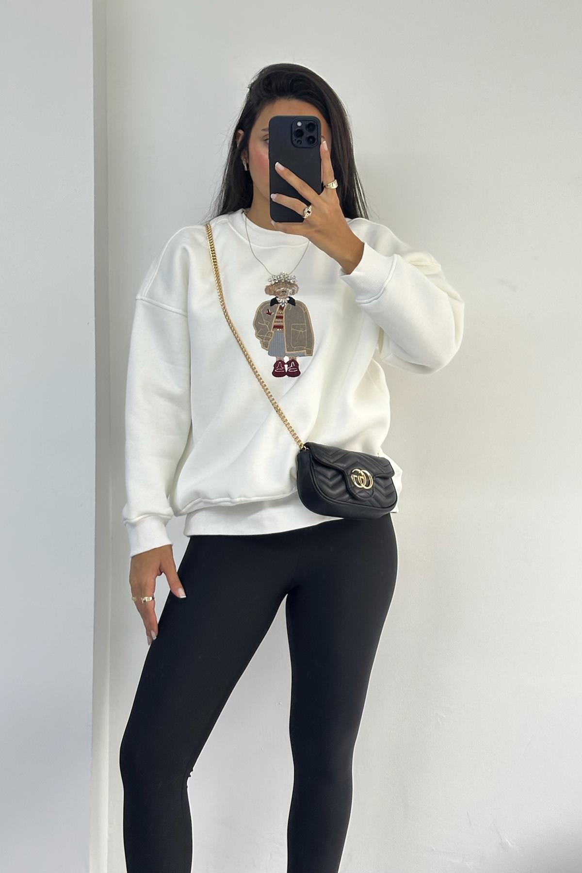 Köpekli Taşlı Beyaz Sweatshirt