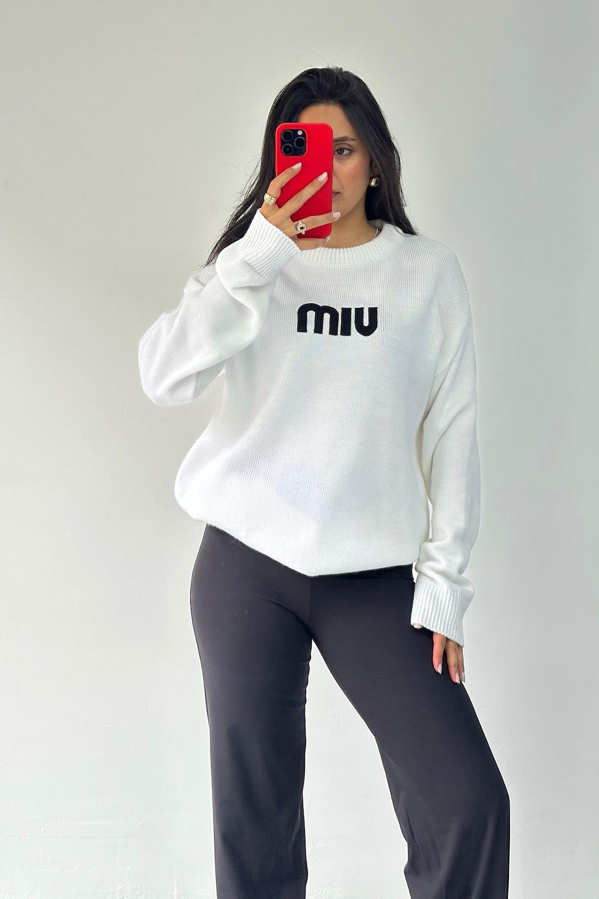 Nakış Yazılı Bisiklet Yaka Triko Ekru Kazak  