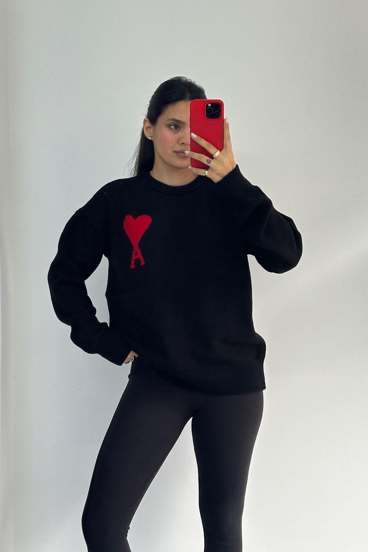 A Kalpli Siyah Triko Kazak