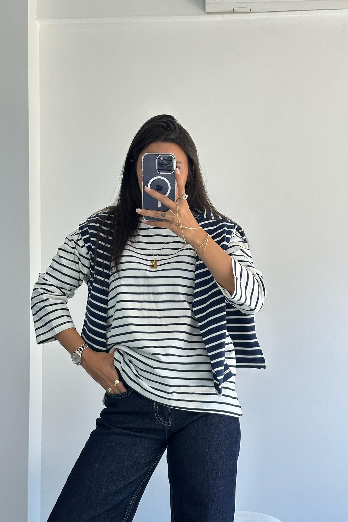 Bisiklet Yaka Lacivert Çizgili Beyaz Tshirt