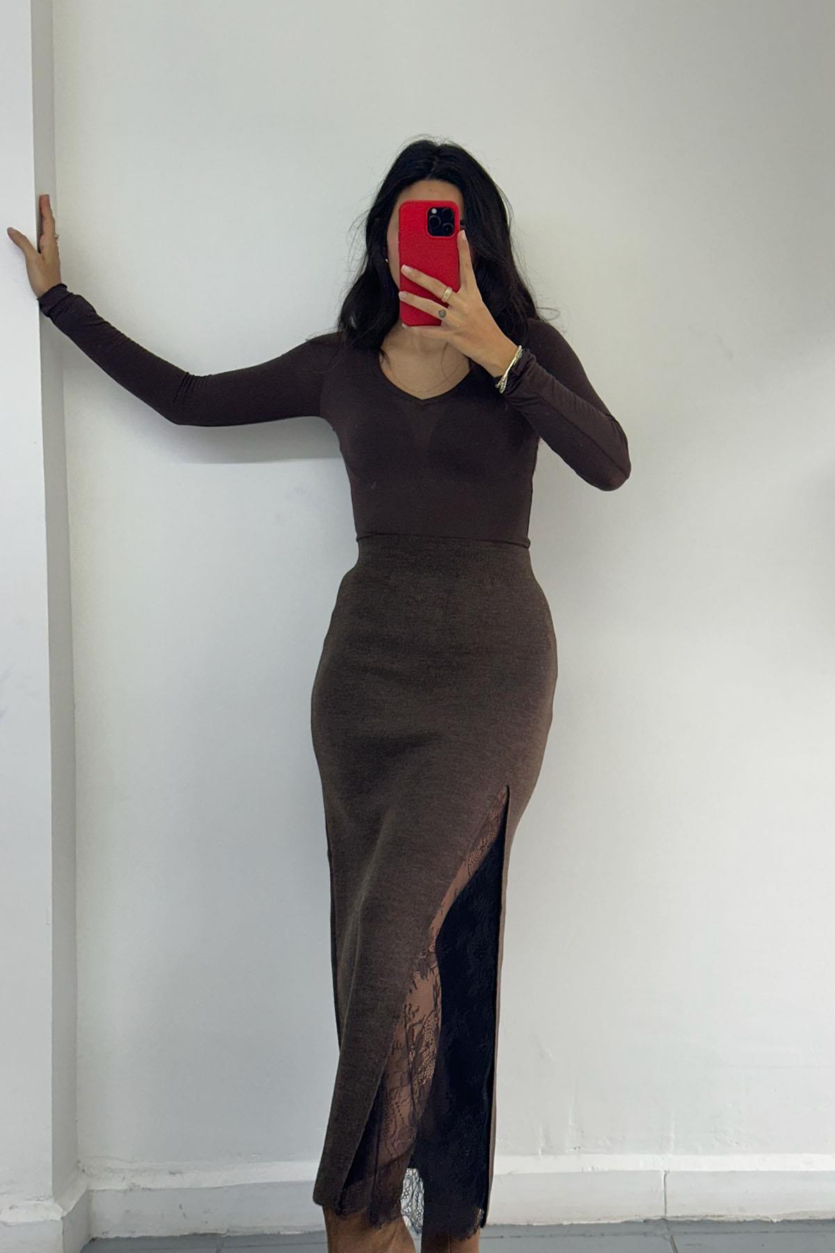 Dantel Detay Yırtmaçlı Kahve Triko Etek