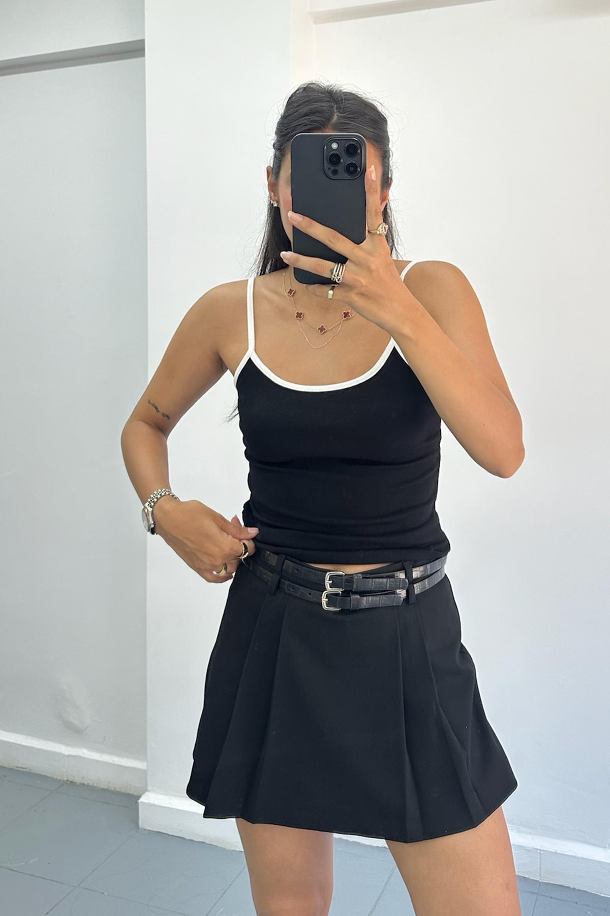 Kontrast Şeritli Siyah Askılı Top