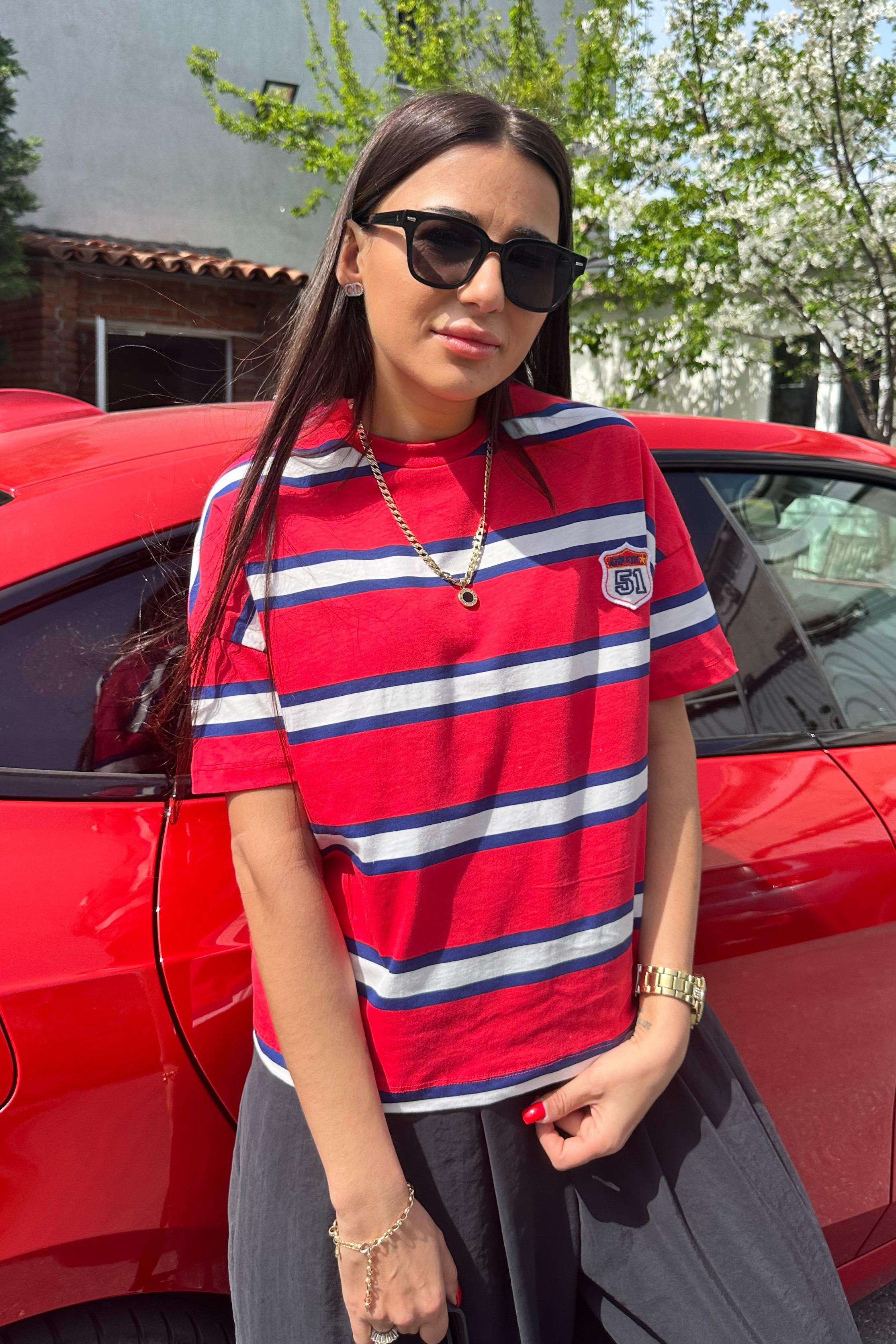 Arma Detay Kırmızı Çizgili TshirtTSHİRT