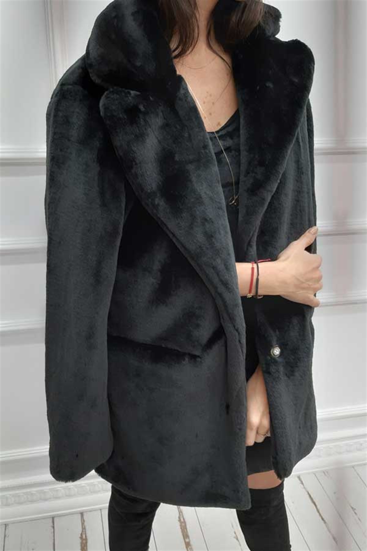 Astarlı Siyah Peluş Mont