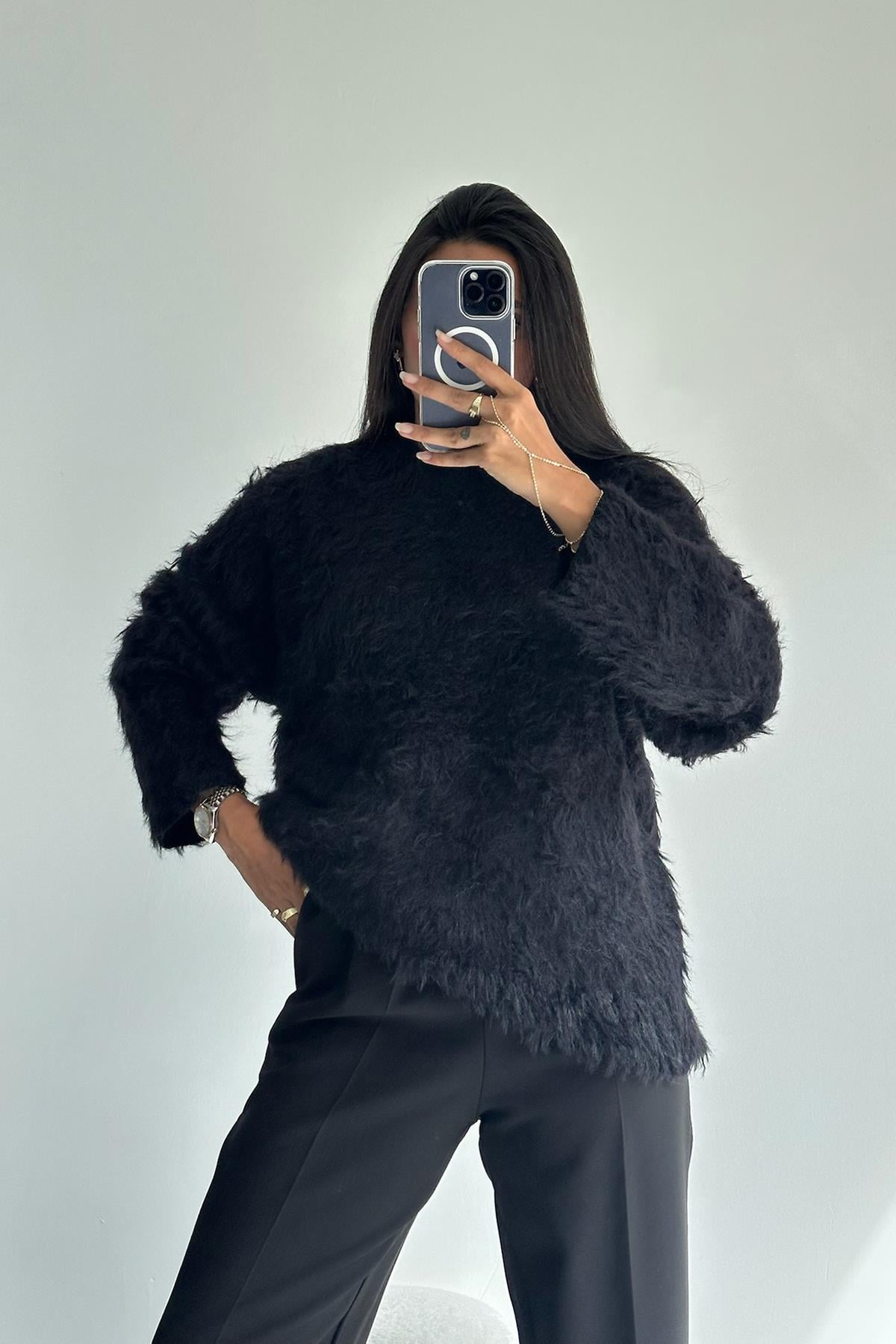 Tüylü Siyah Uzun Kazak