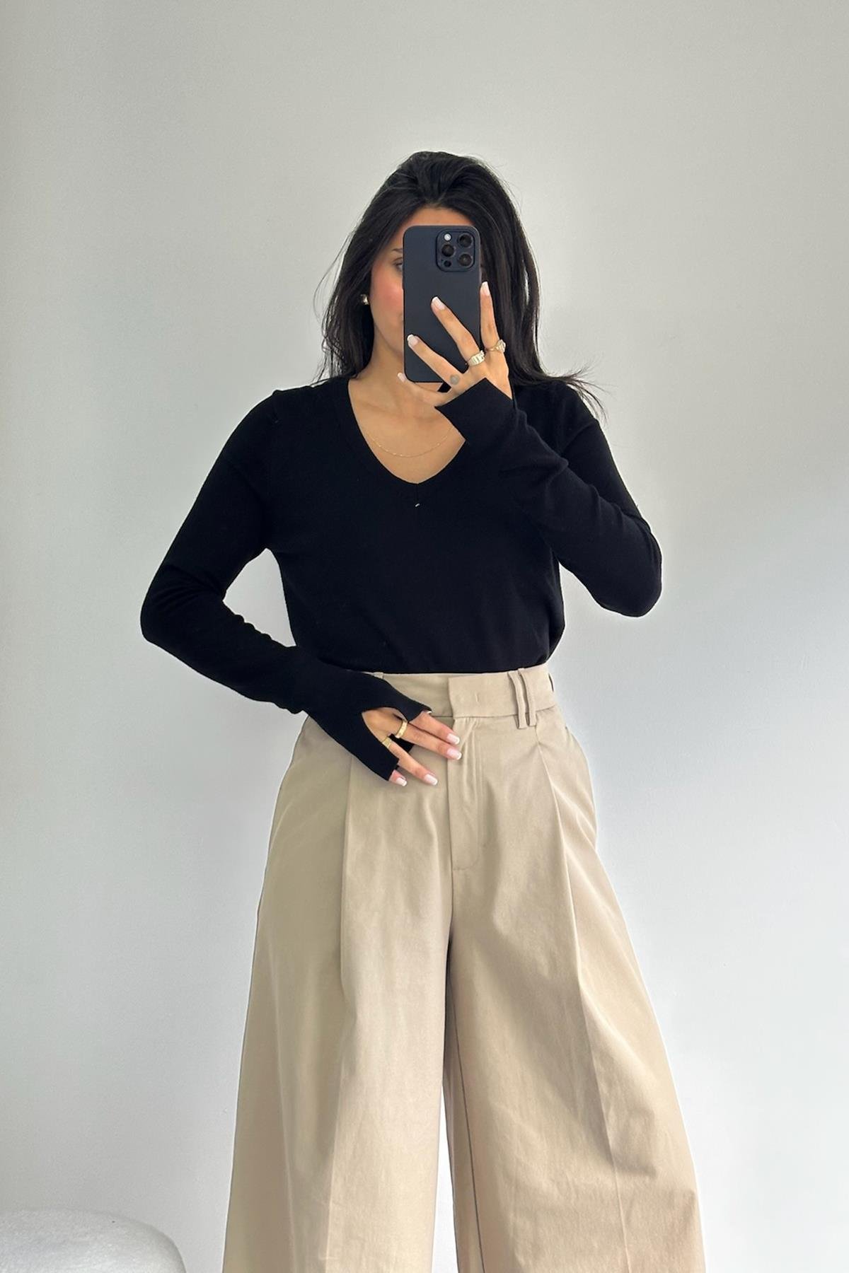 V Yaka Kolu Yırtmaçlı Siyah Kazak