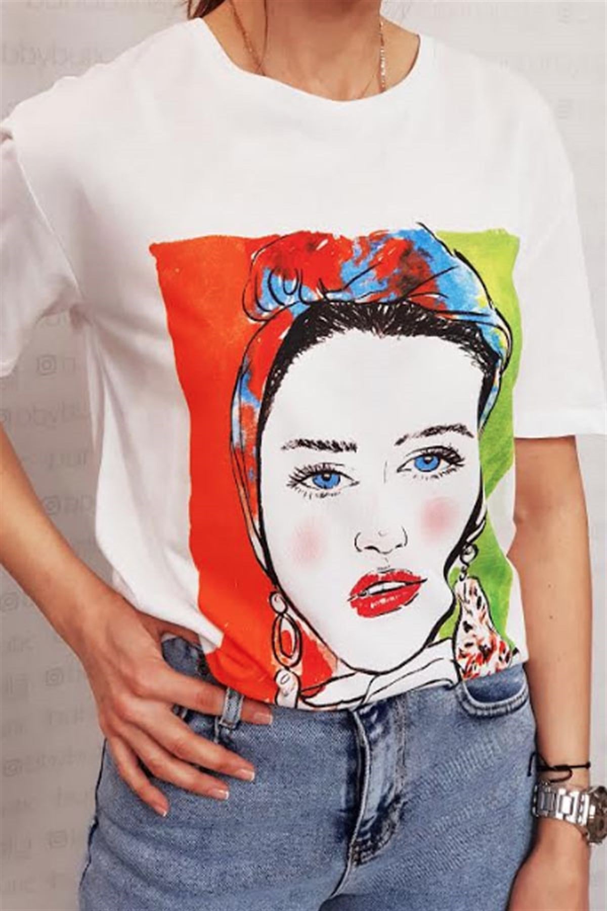 Bandanalı Makyajlı Kız Tshirt