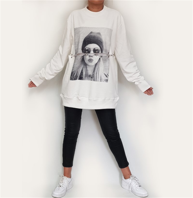 Baskılı Kesik Halka Detaylı Sweatshirt