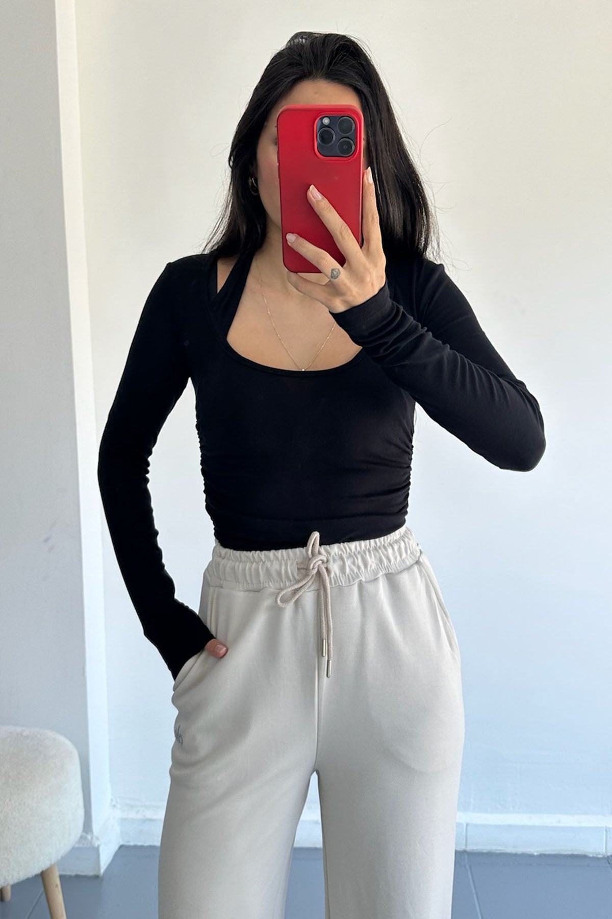 Boyundan Geçirmeli Siyah Bluz