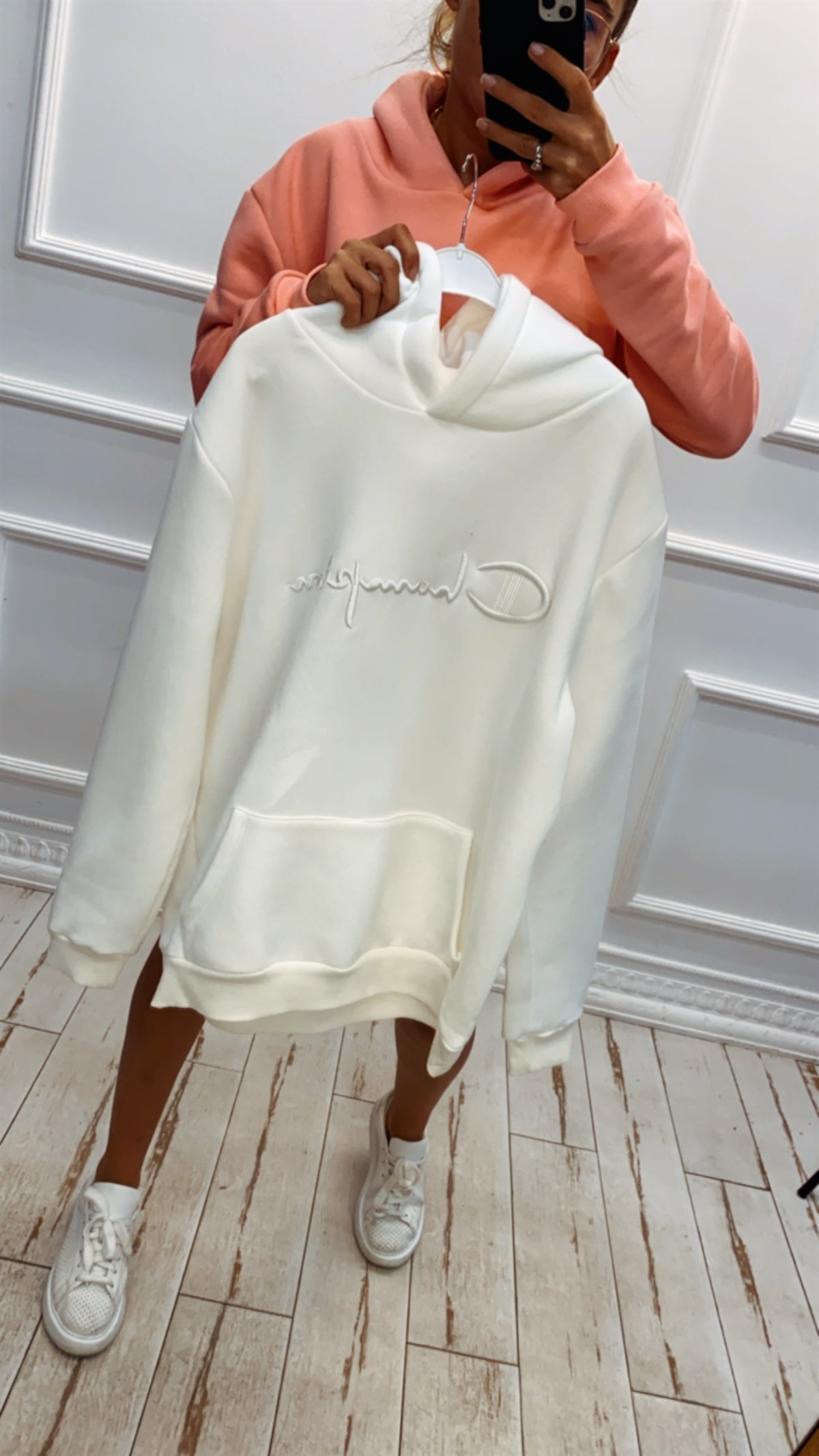 Beyaz Logolu Kapüşonlu Sweat