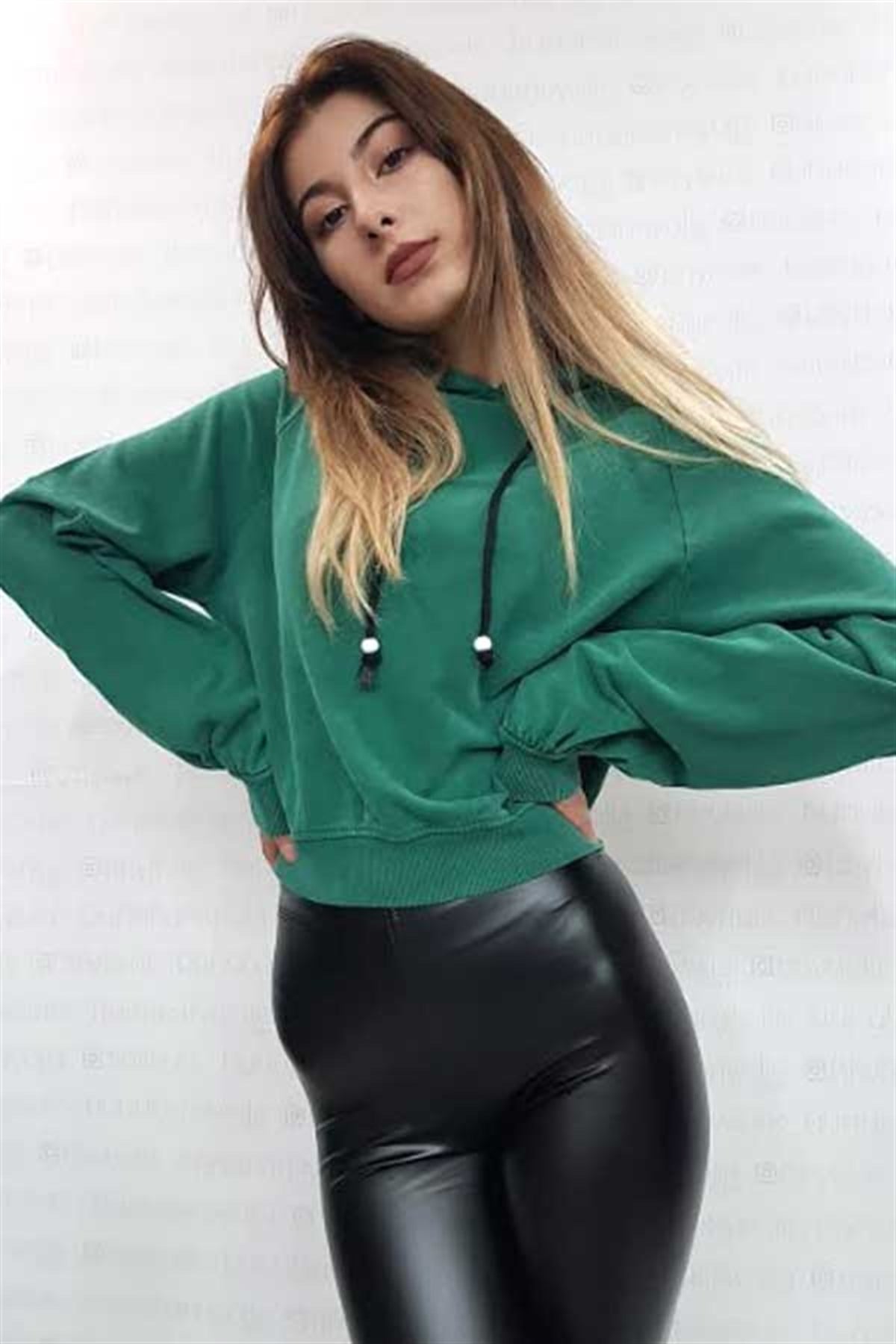 Boncuk İpli Yeşil Kısa Sweatshirt