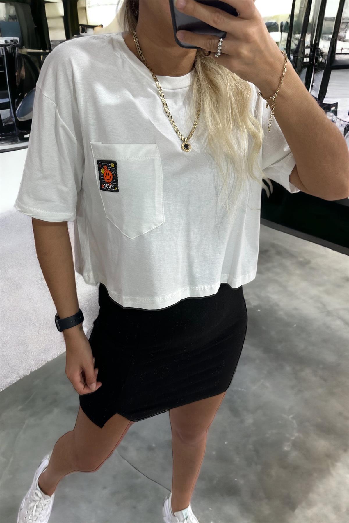 Cep Detaylı Beyaz Crop TshirtTSHİRT