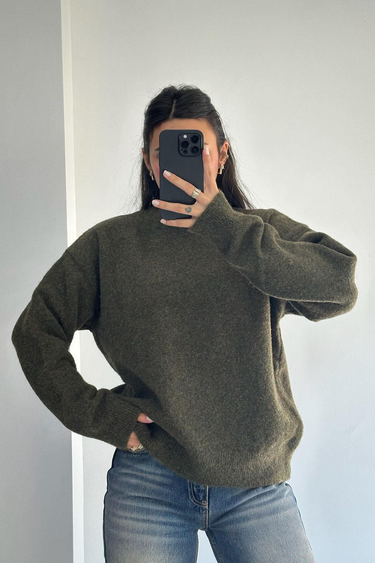 Bisiklet Yaka Yumuşak Dokulu Haki Kazak