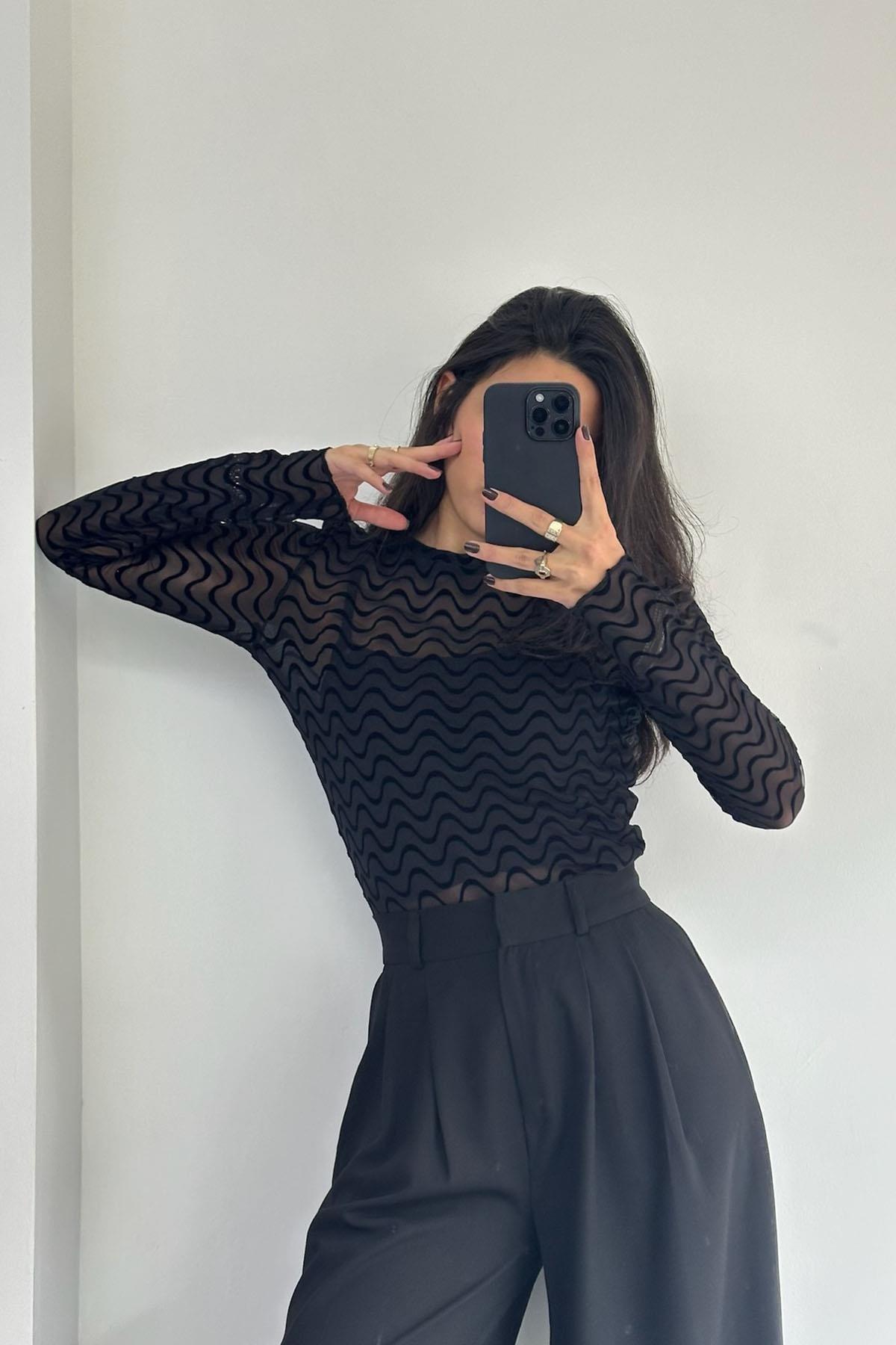 Atletli Desenli Siyah Tül Bluz 