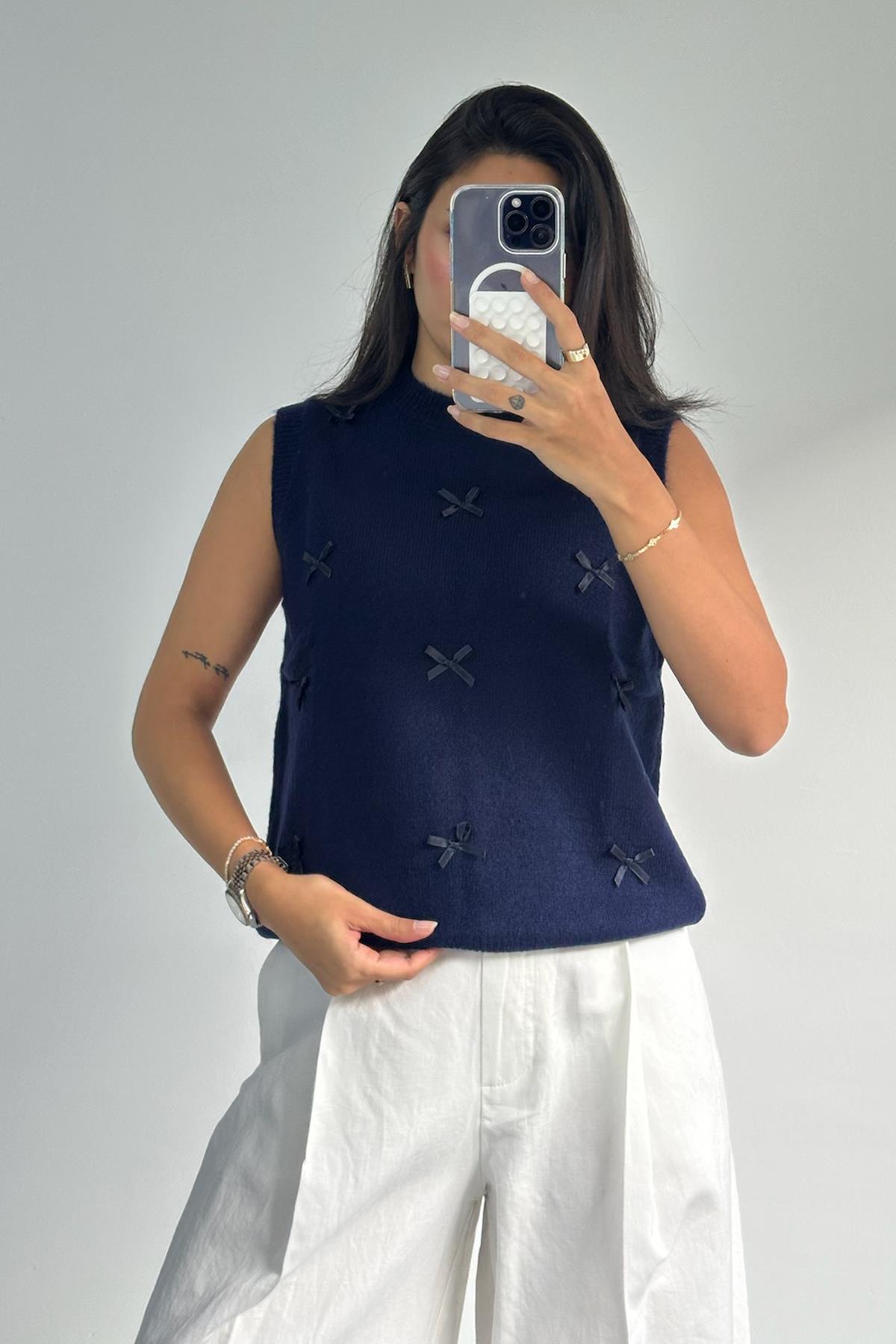 Kurdela Detaylı Lacivert Süveter