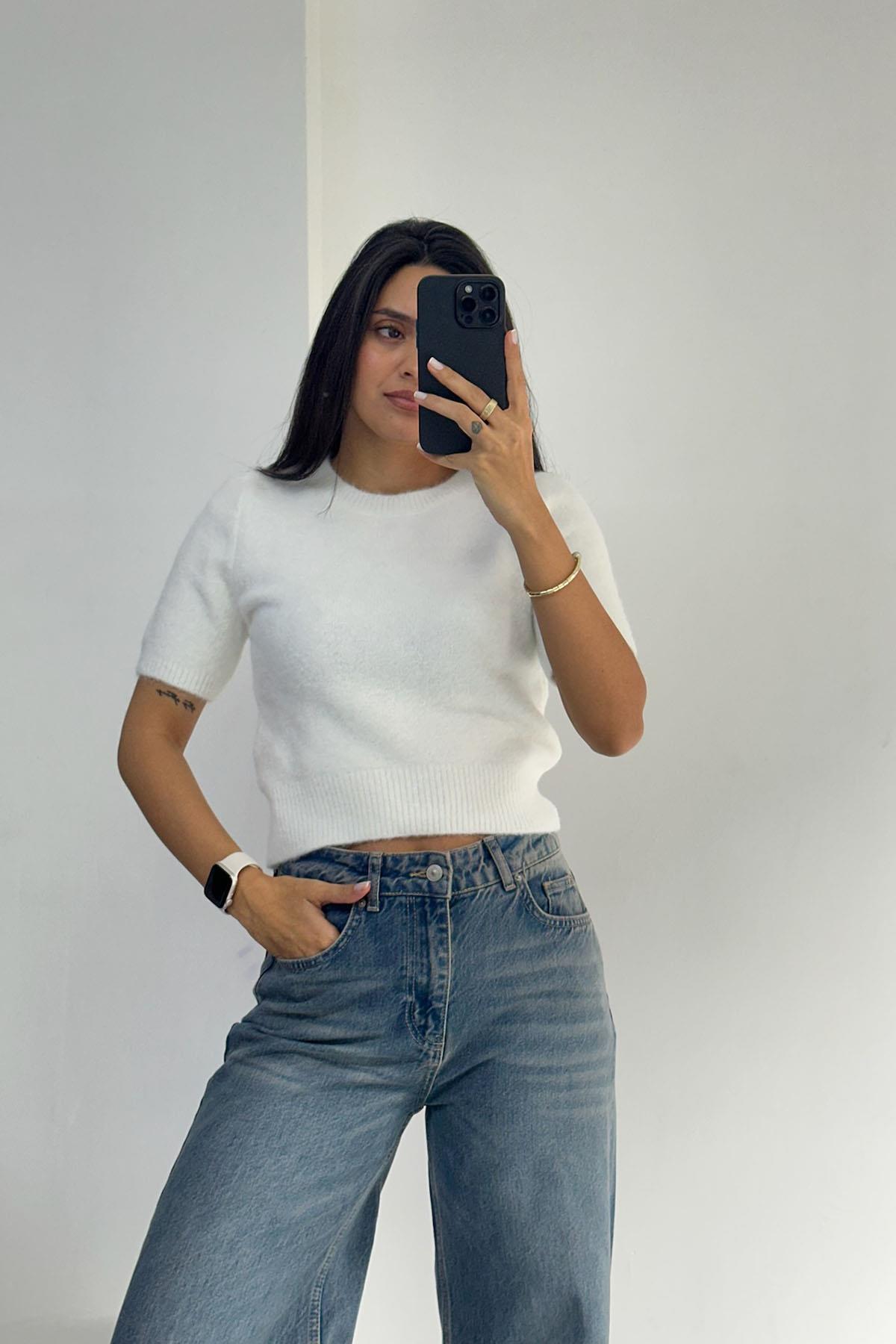 Kısa Kollu Yumuşak Dokulu Ekru Triko Kazak