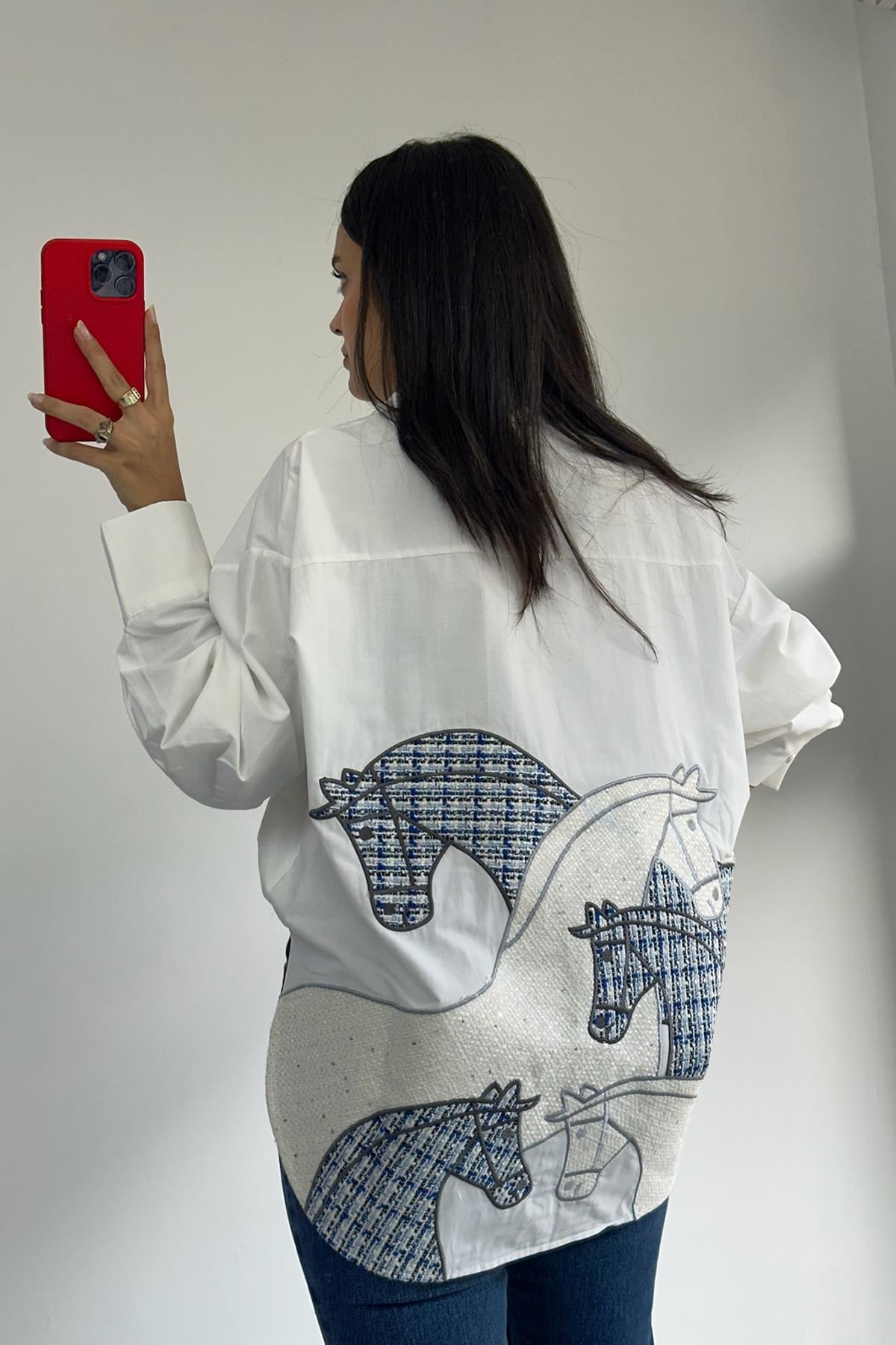 Sırtı At Nakışlı Oversize Gömlek