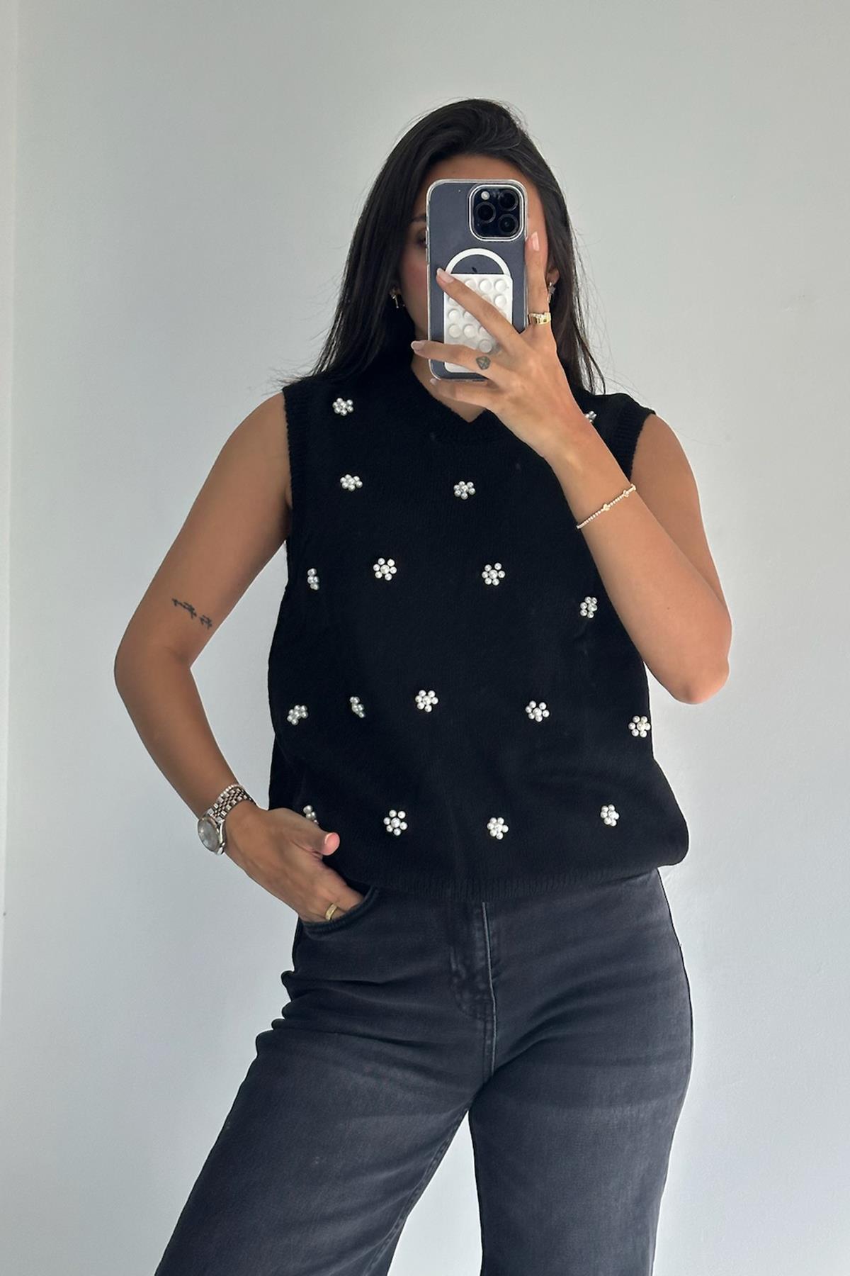 İnci Boncuklu Siyah Süveter