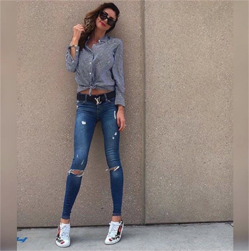 Dizleri Yırtıklı Yüksek Bel Jean