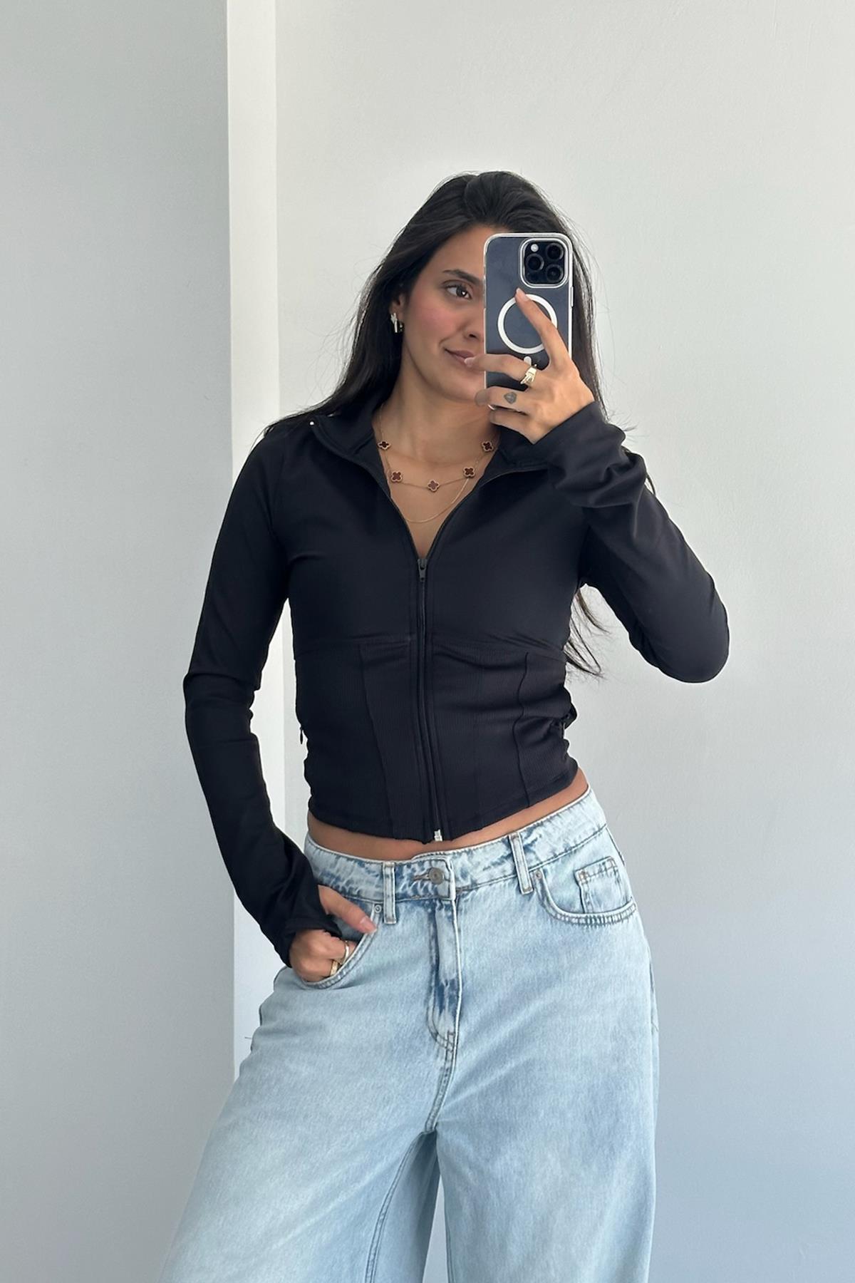 Parmak Detay Korseli Siyah Ceket