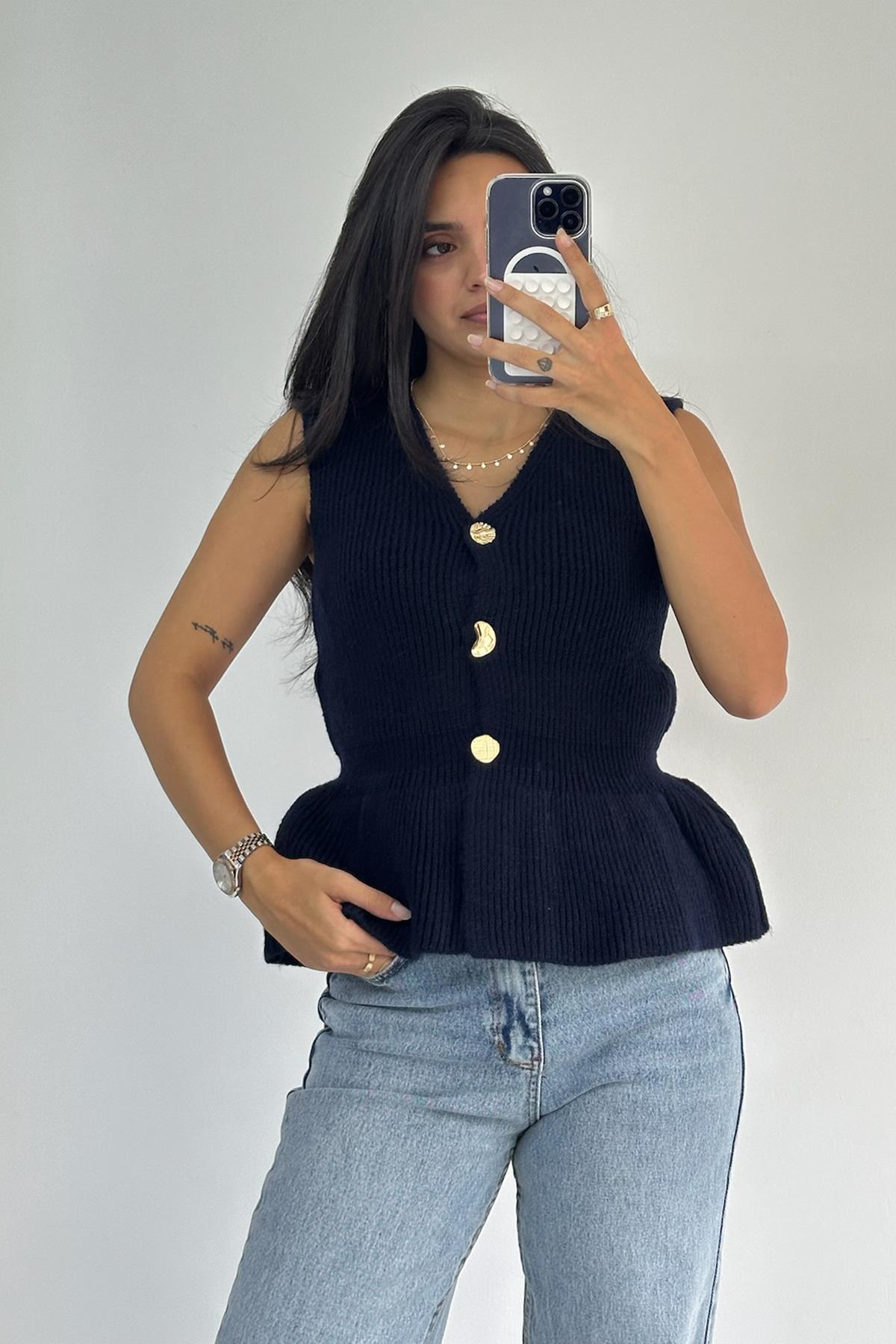 Belinden Volanlı Lacivert Triko Yelek