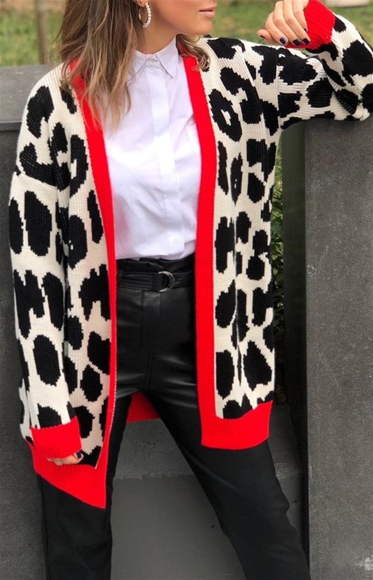 Ekru Tabanlı Leopar Hırka