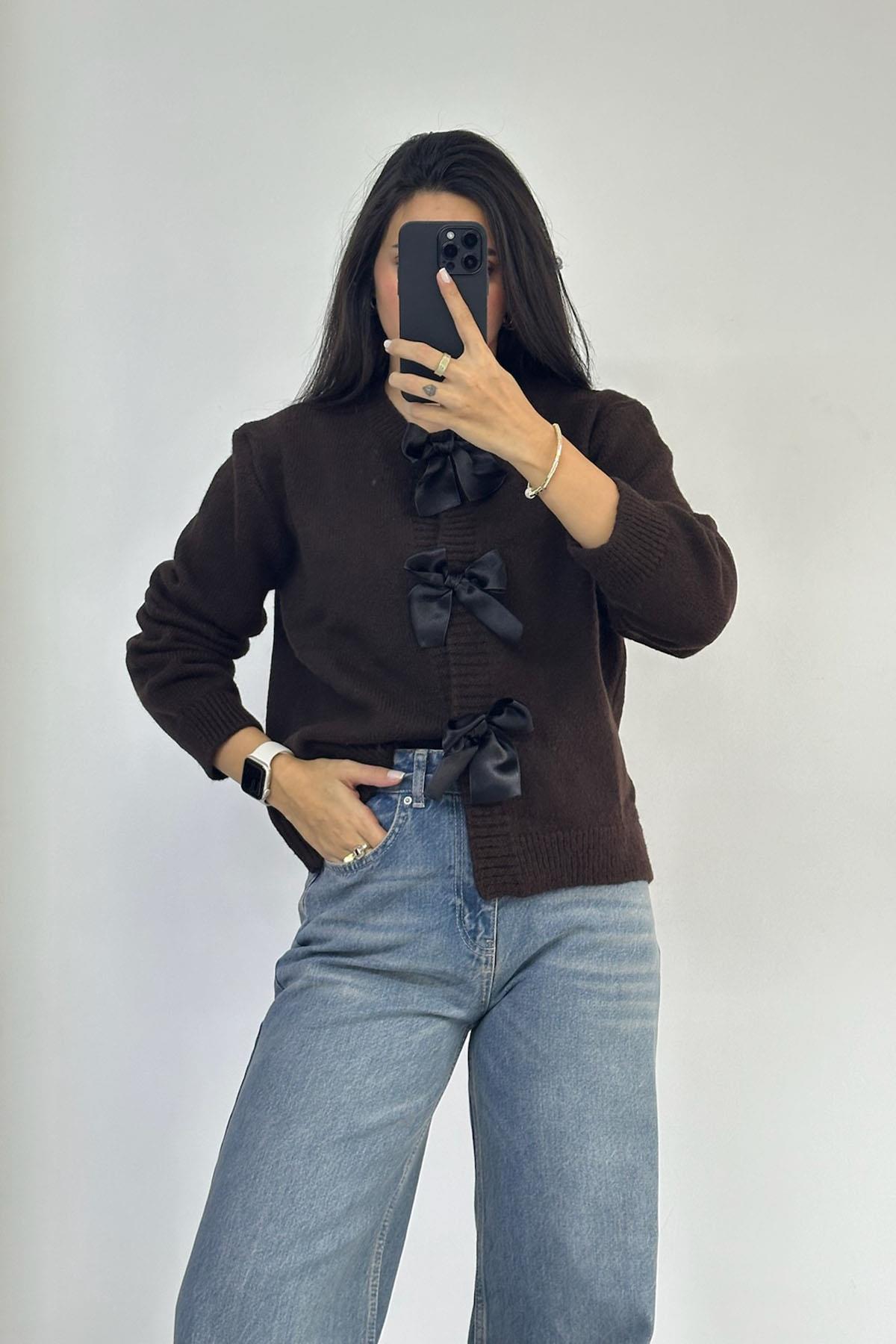 Fiyonk Aksesuarlı Kahve Hırka