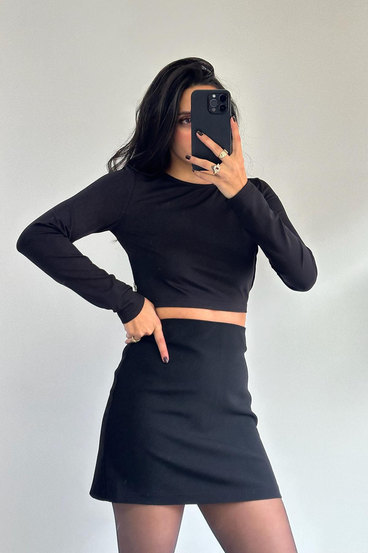 Zincir Detaylı Crop Bluz