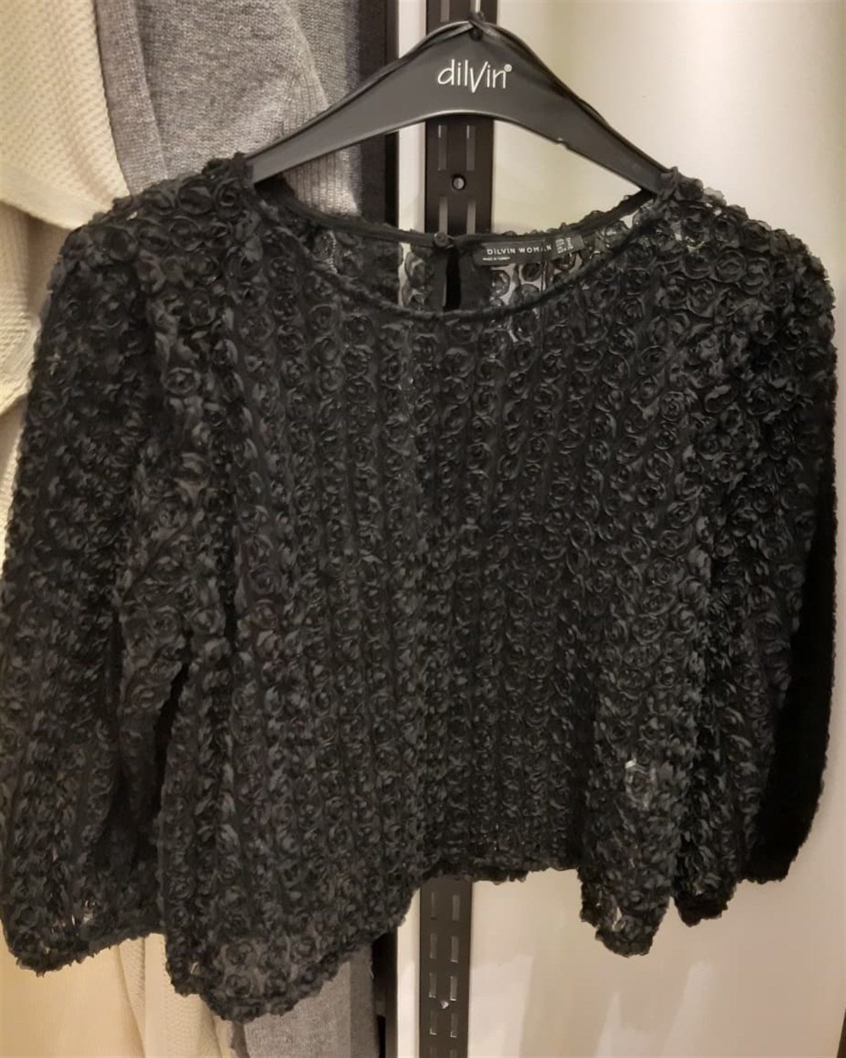 Gül Kabartmalı Tül Bluz