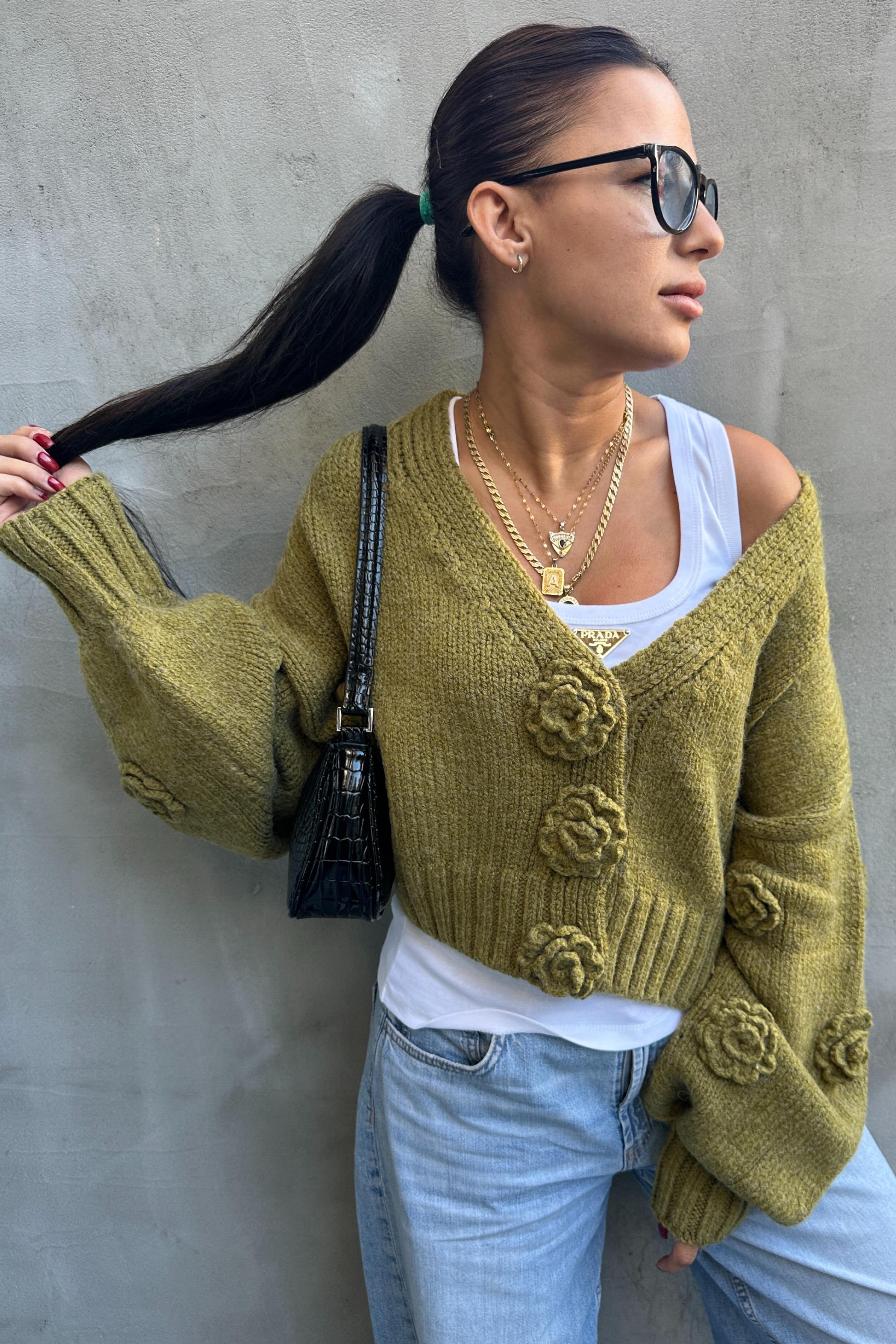 Gül Nakışlı Açık Haki Hırka KAZAK