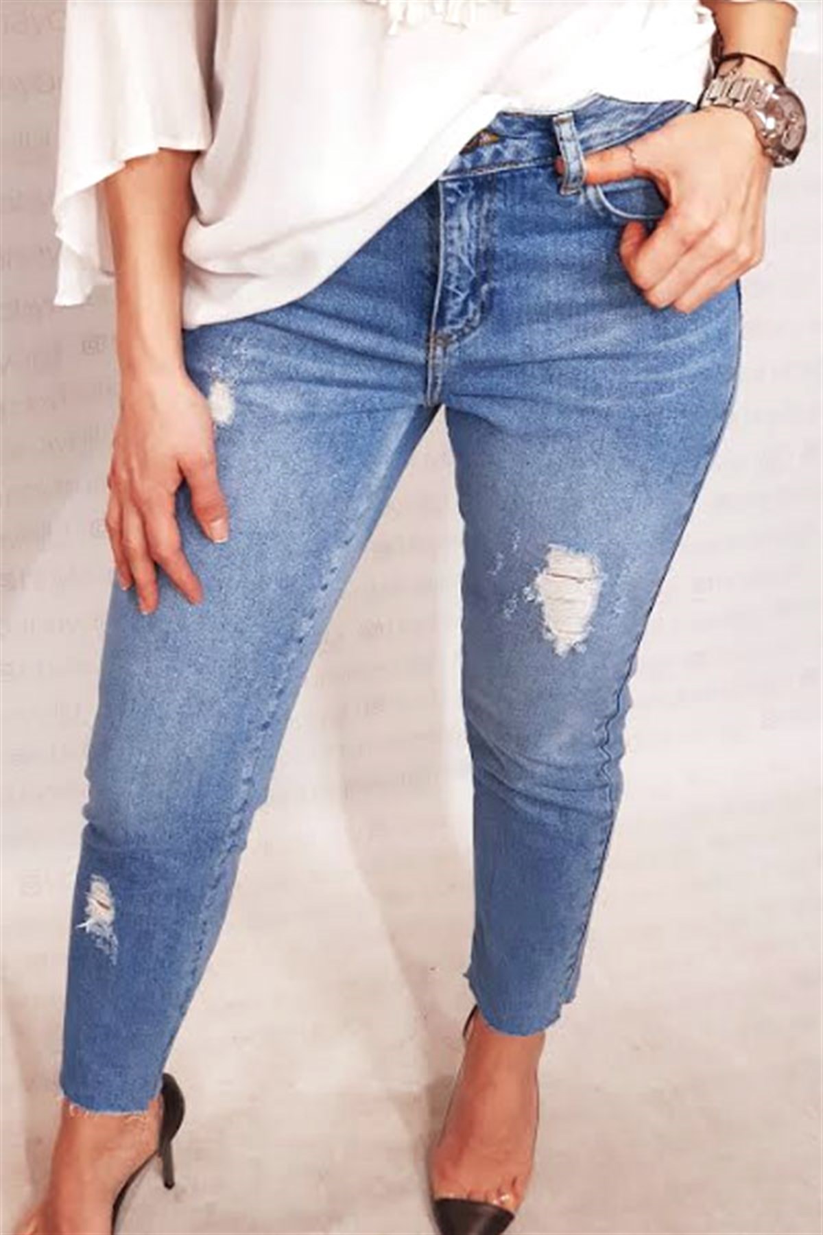 Hafif Yırtıklı Mavi Mom Jean